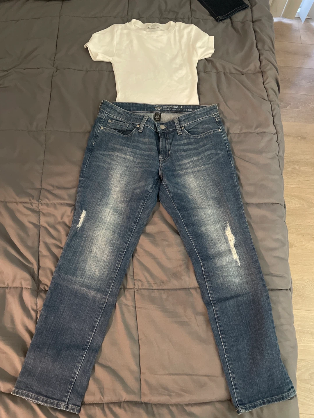 Gap Skinny Roll Up Jeans & soft White T-Shirt