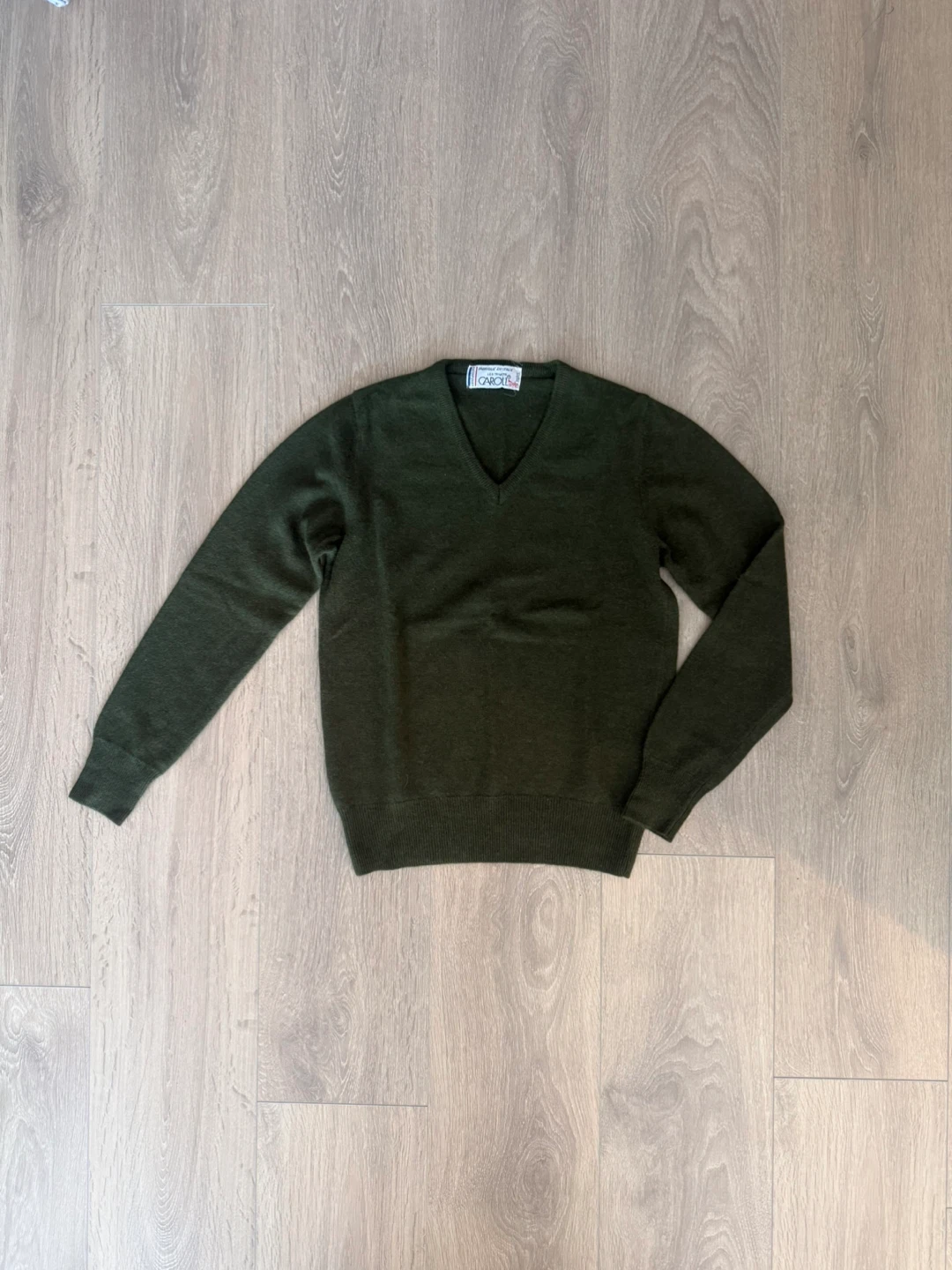 CAROLS V-Neck Sweater Olive Green