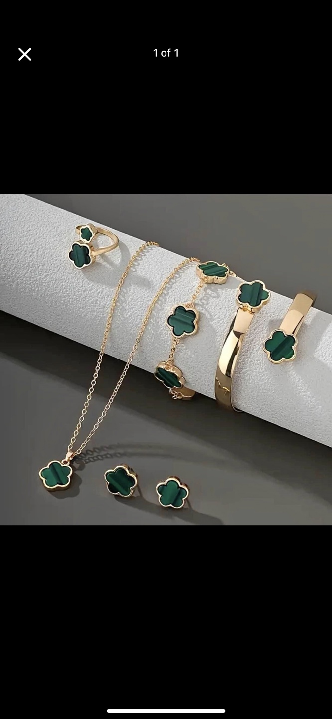 Gold Clover Jewelry Set with Green Stones