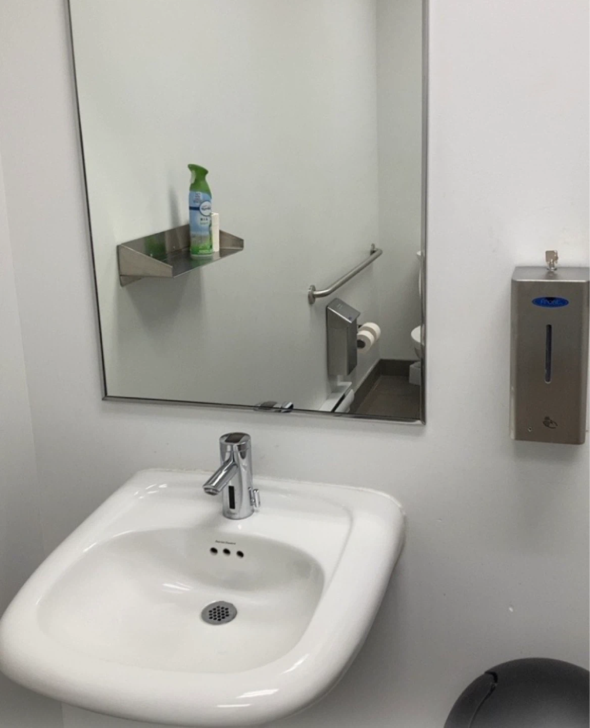 HOTEL-LEVEL BATHROOM CLEANING SERVICE AVAILABLE - photo 2