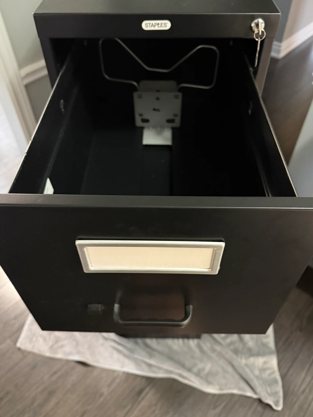 4 drawer filing cabinet (lockable) - photo 3