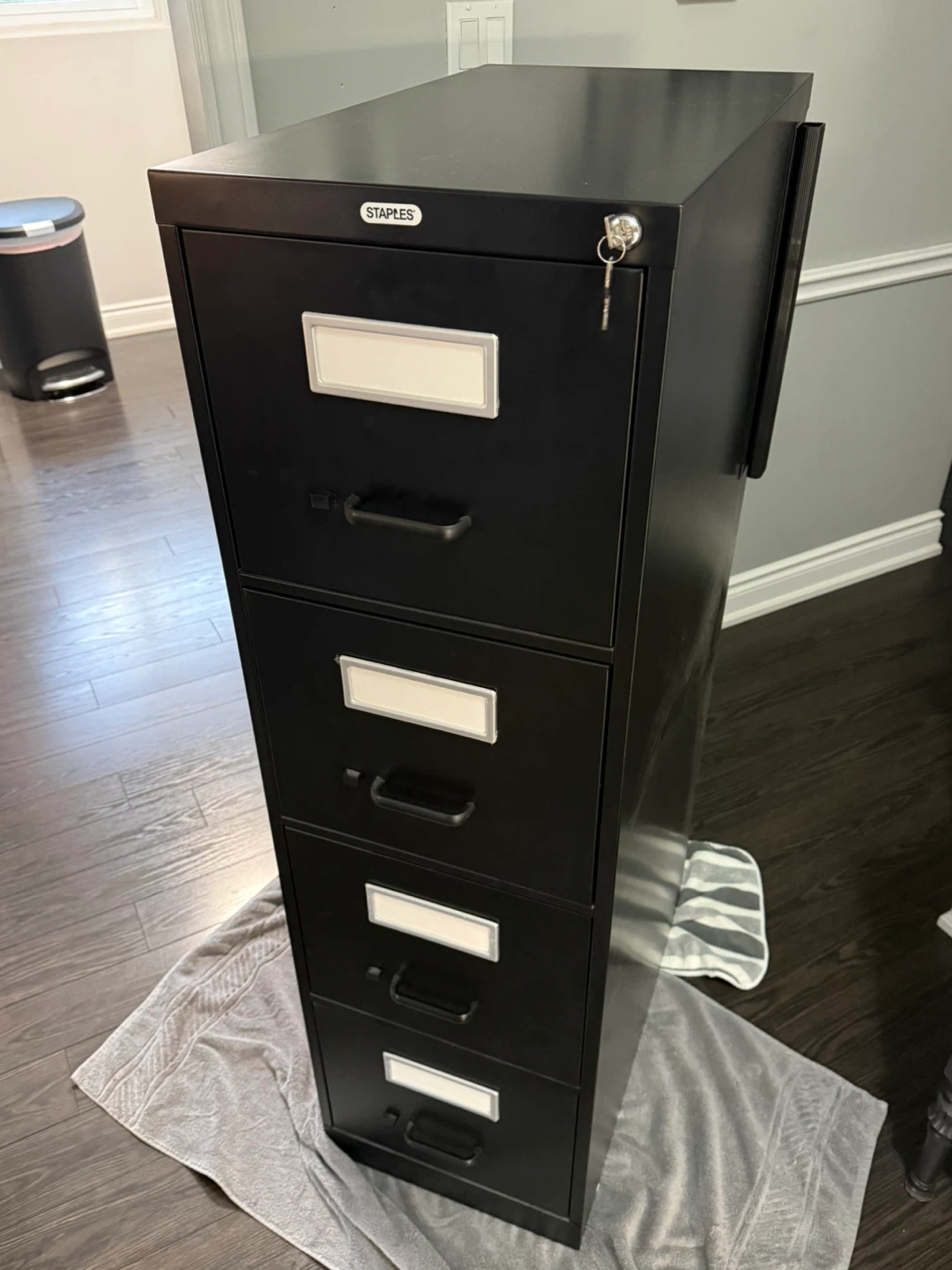 4 drawer filing cabinet (lockable) - photo 2