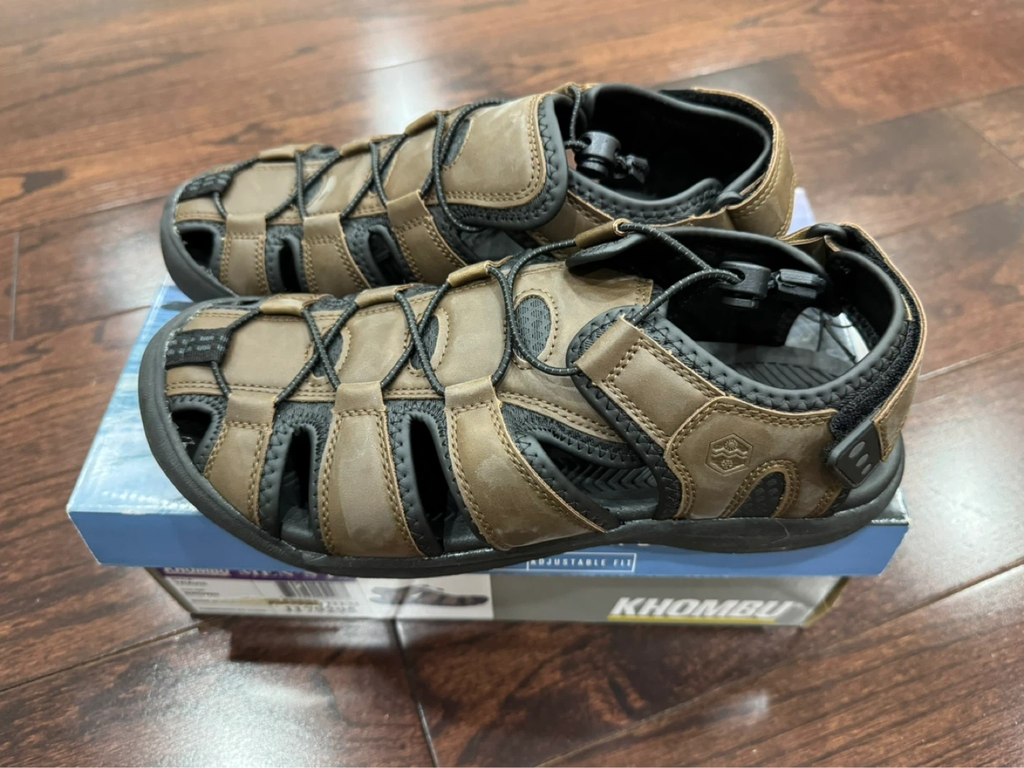 Khombu Sandals Men’s size 10 New in box
