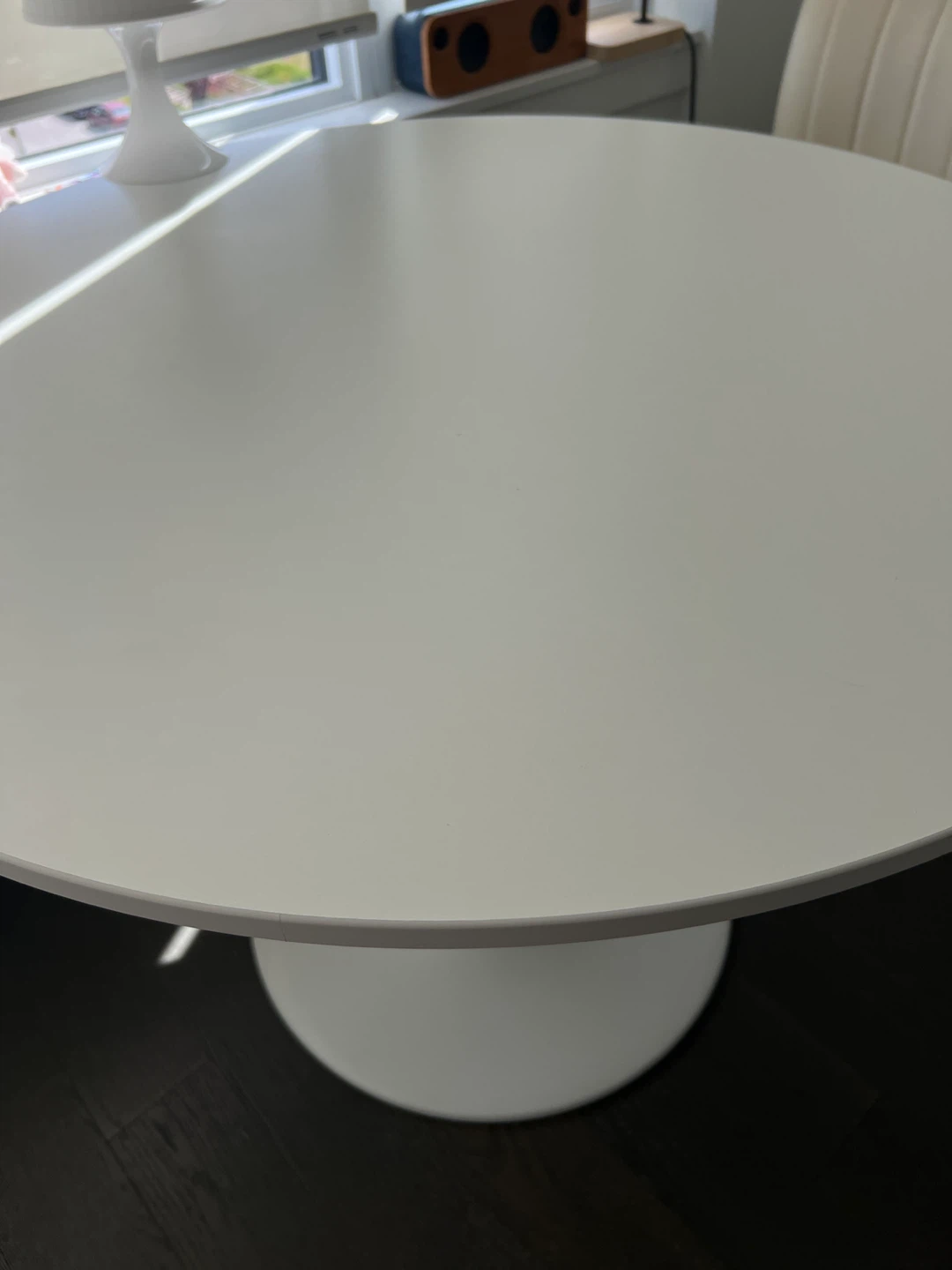 White Round Tulip Dining Table - photo 2