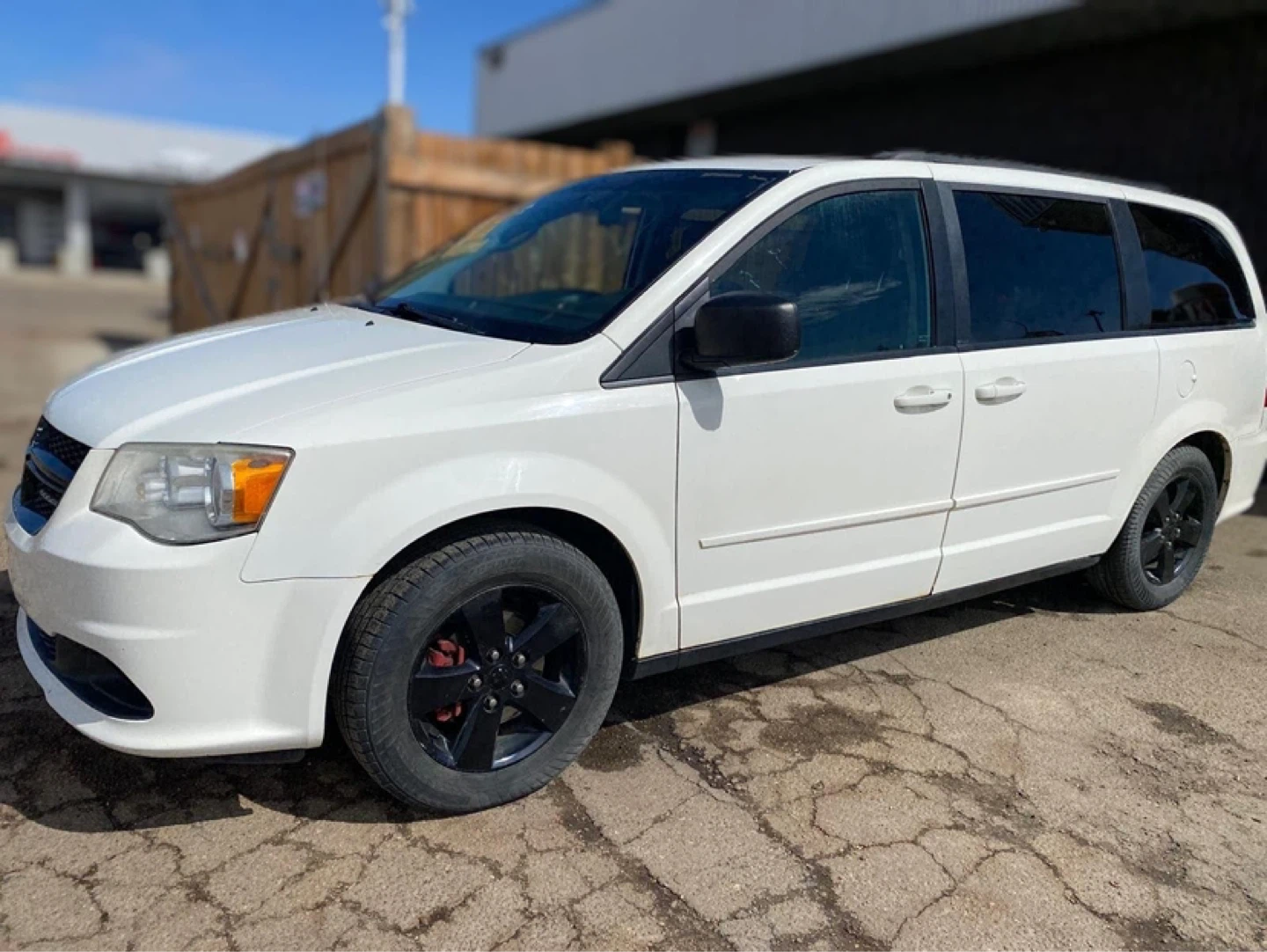 White Dodge Grand Caravan Minivan - photo 2