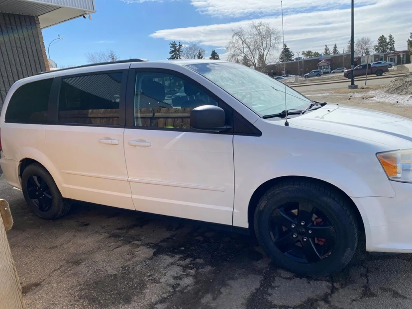 White Dodge Grand Caravan Minivan - photo 4