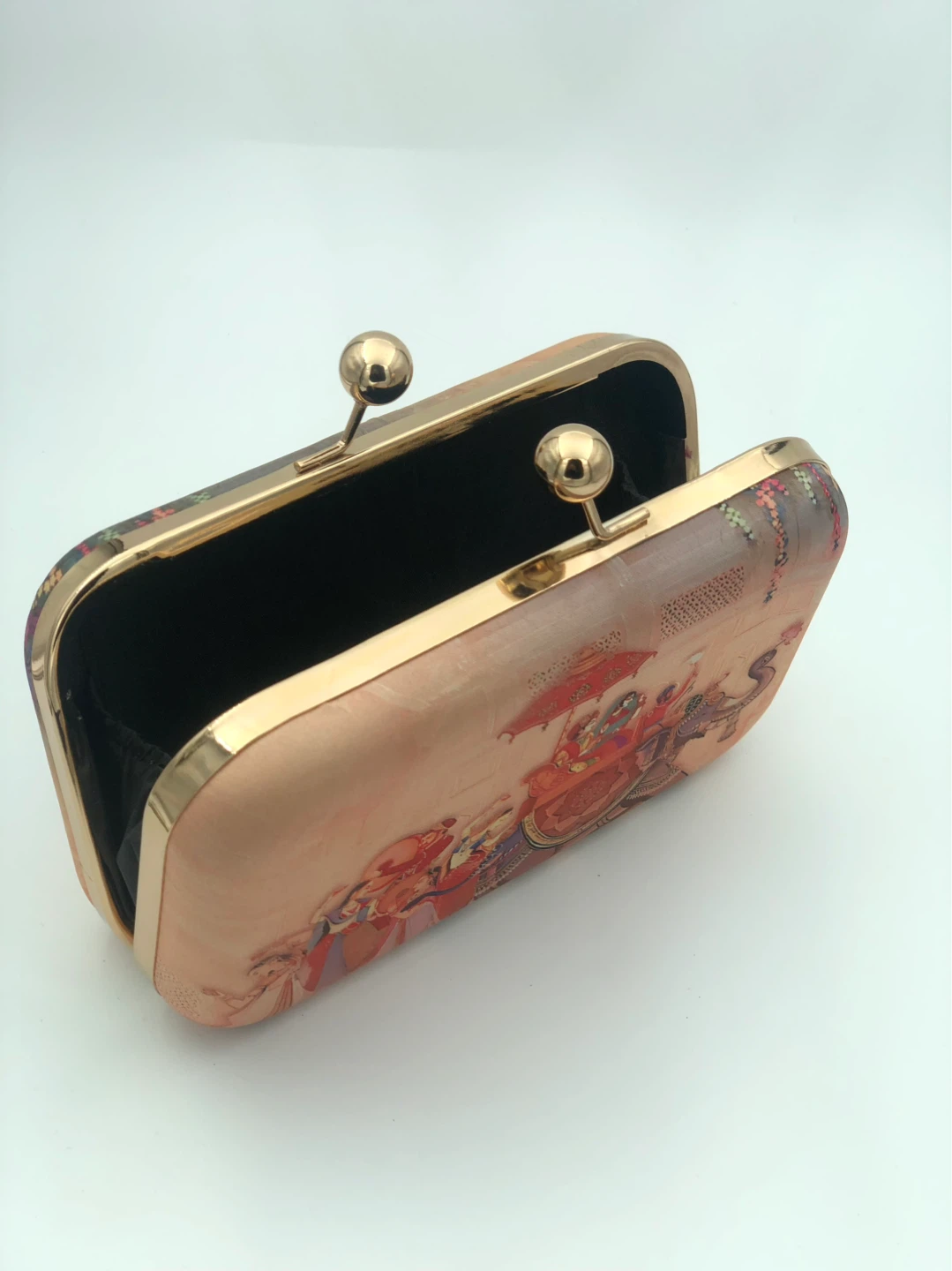 Clutch purse with Indian wedding procession motif - photo 2