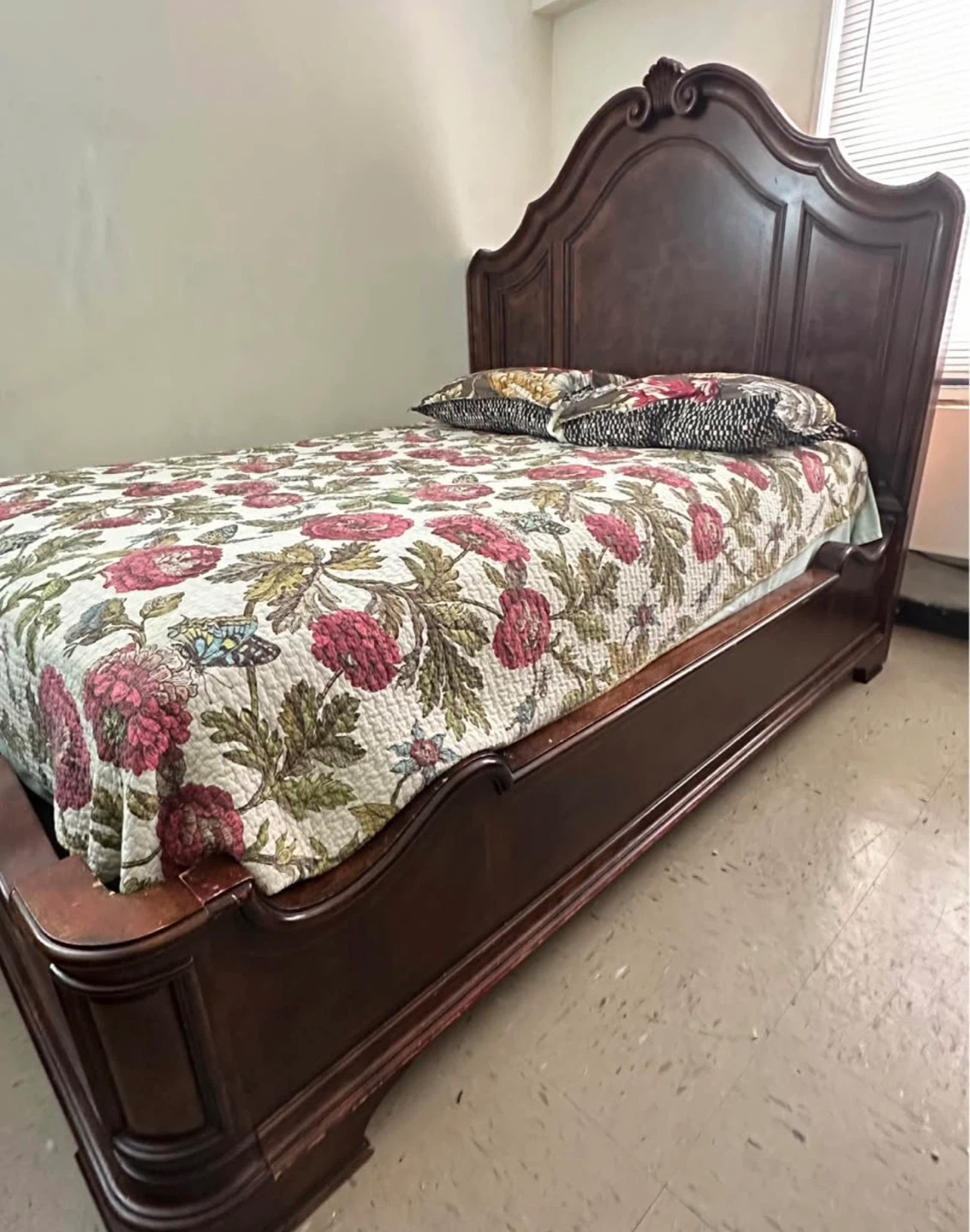 Solid wood Queen Bed and 6 Drawer Dresser w/ mirror - photo 2