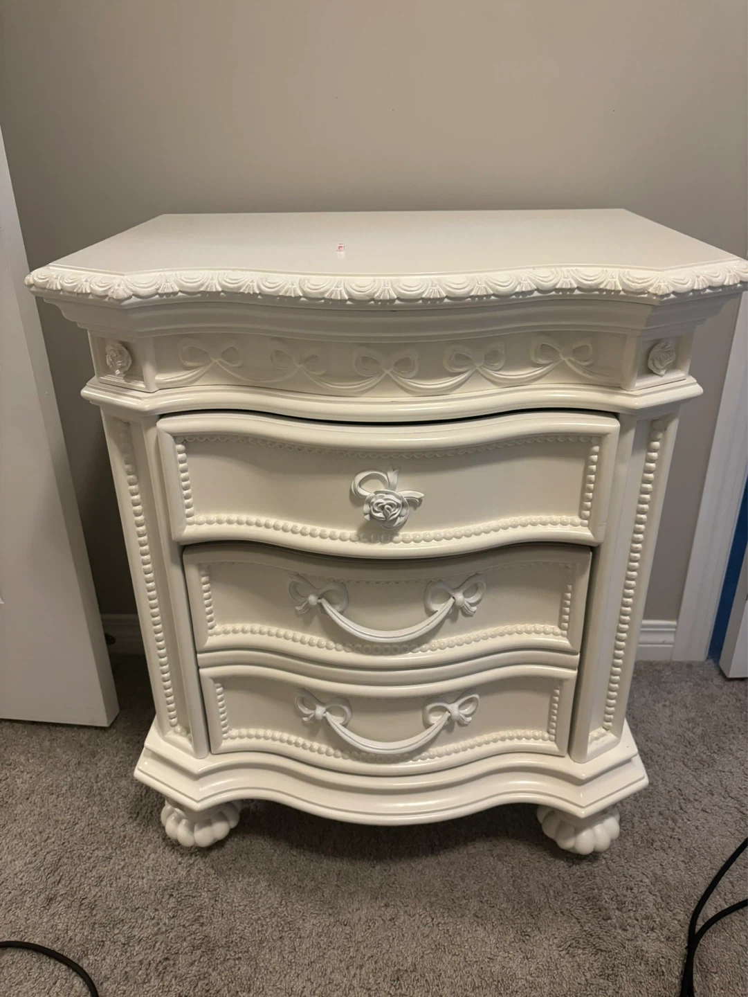 Twin bedroom set with 2 nightstands and dresser. - photo 4