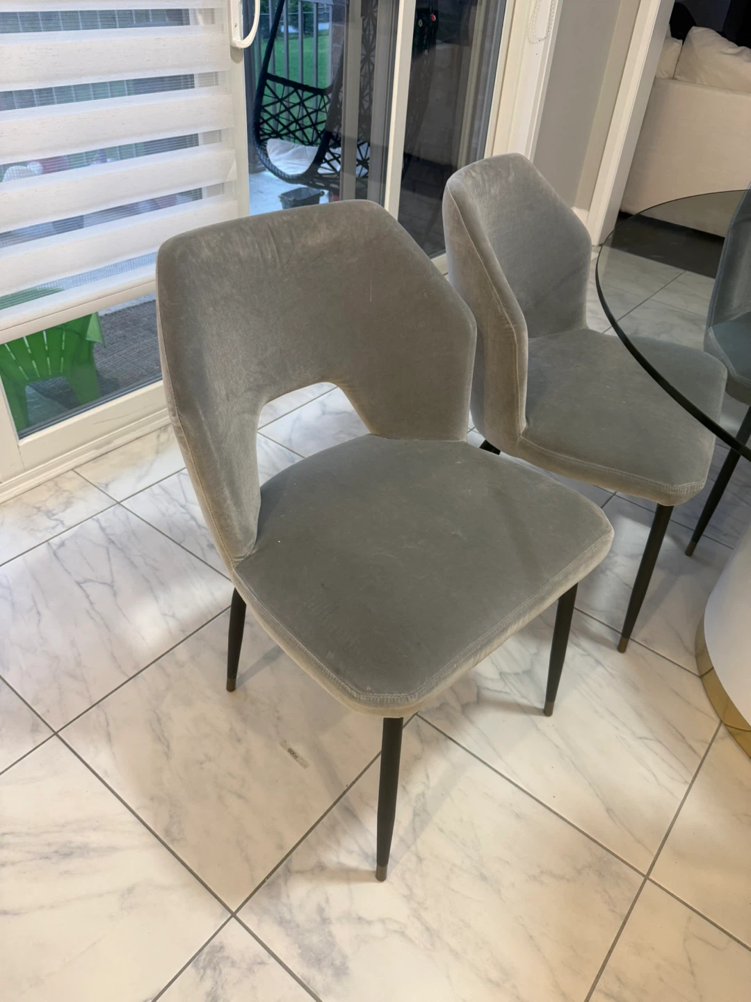 Glass Dining Table with 6 Grey Velvet Chairs - photo 3