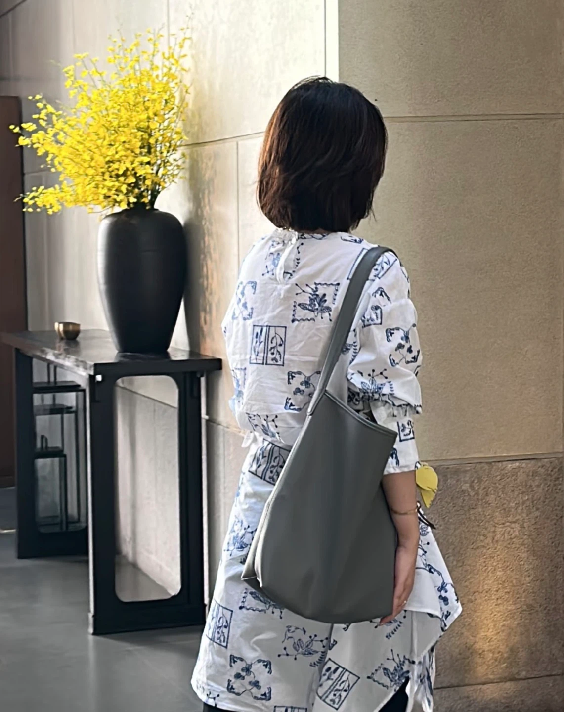 Grey Leather Bucket Bag with Matching Pouch - photo 2
