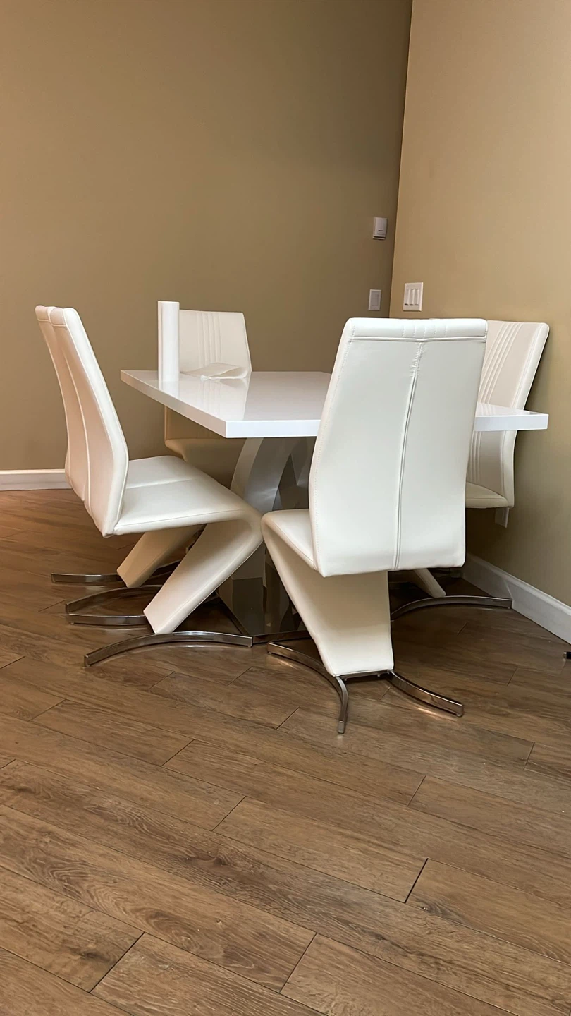 White Dining Table and 4 Chairs Set