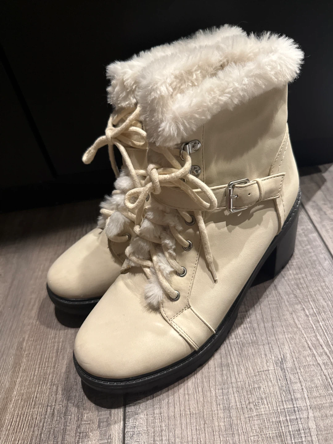 Cream Esprit Faux Fur Lined Lace-Up Ankle Boots