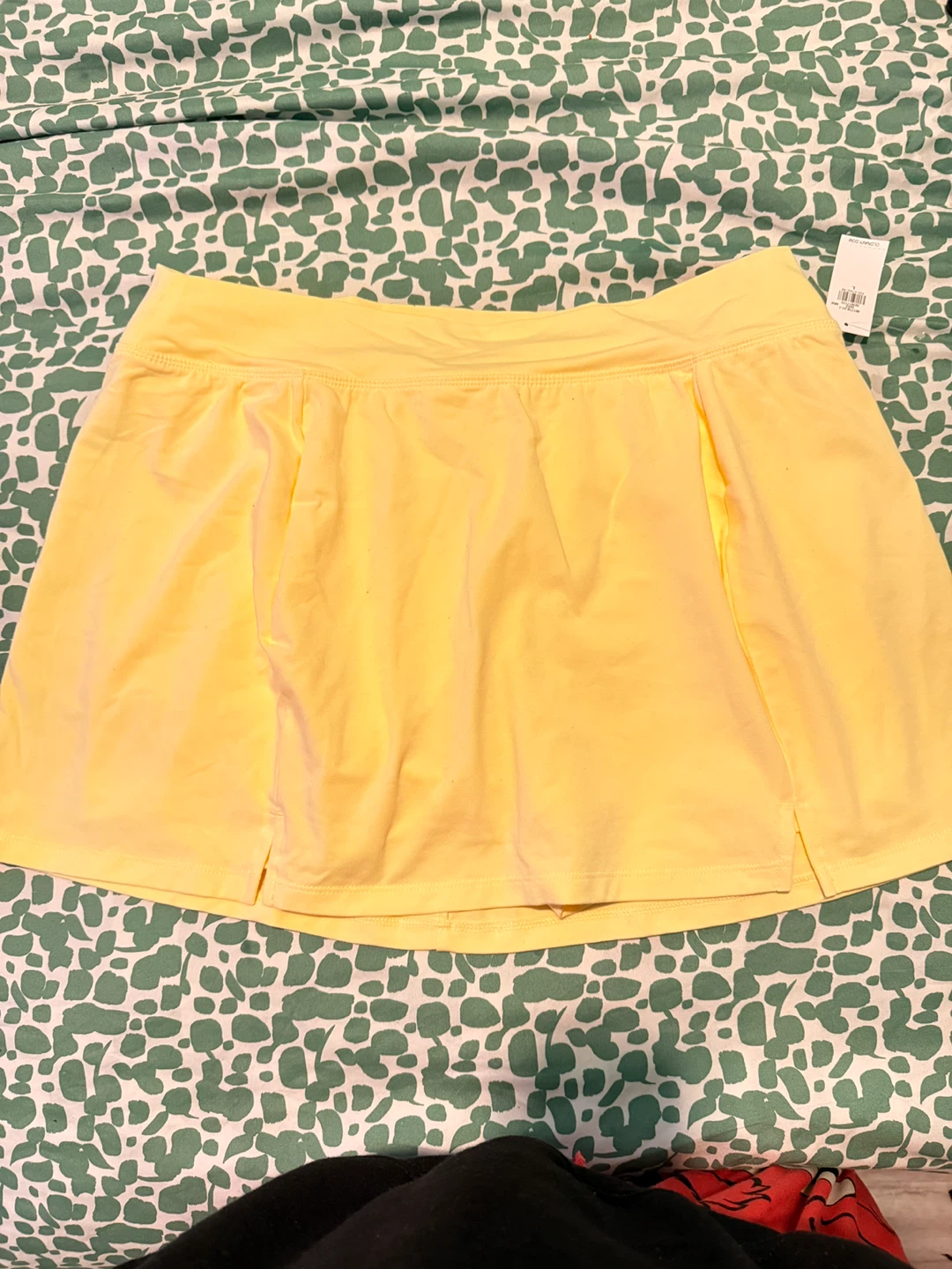 Old Navy Active Yellow Mid-Rise Go-Dry Skort Size L