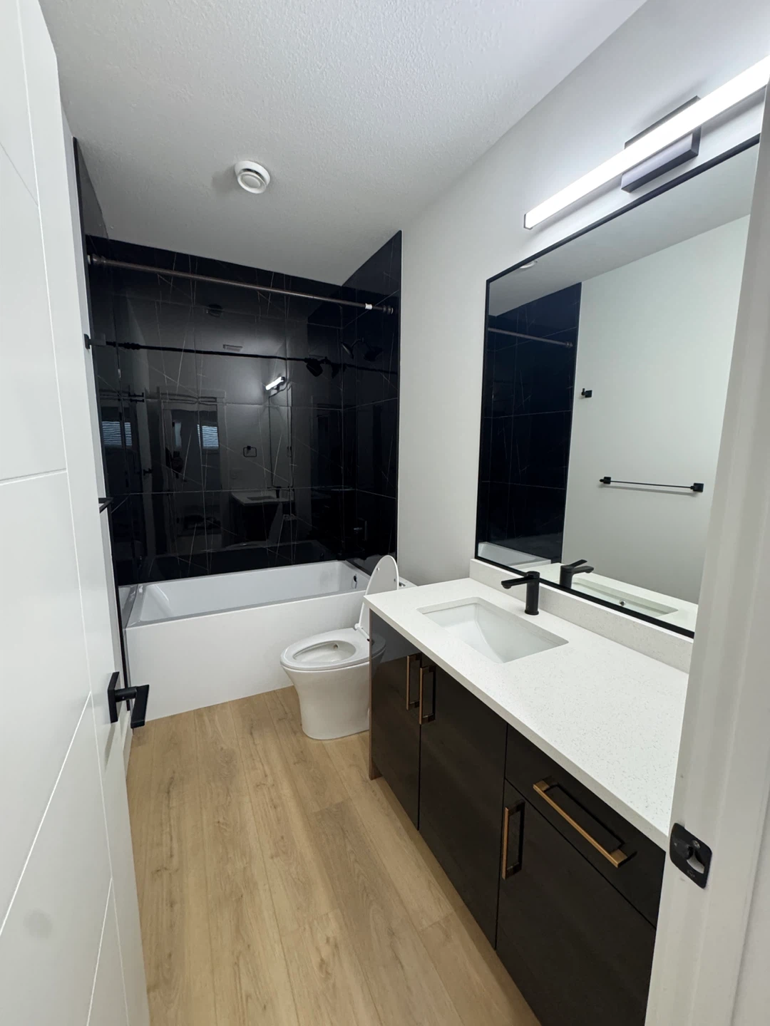 Basement for rent - photo 2