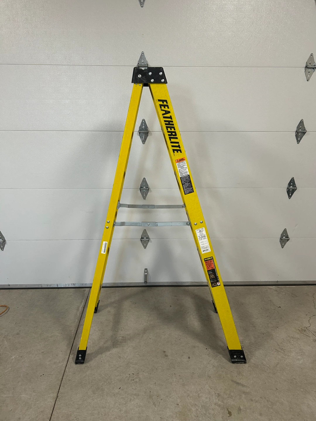 Featherlite FL-3010-06 6ft Fiberglass Stepladder