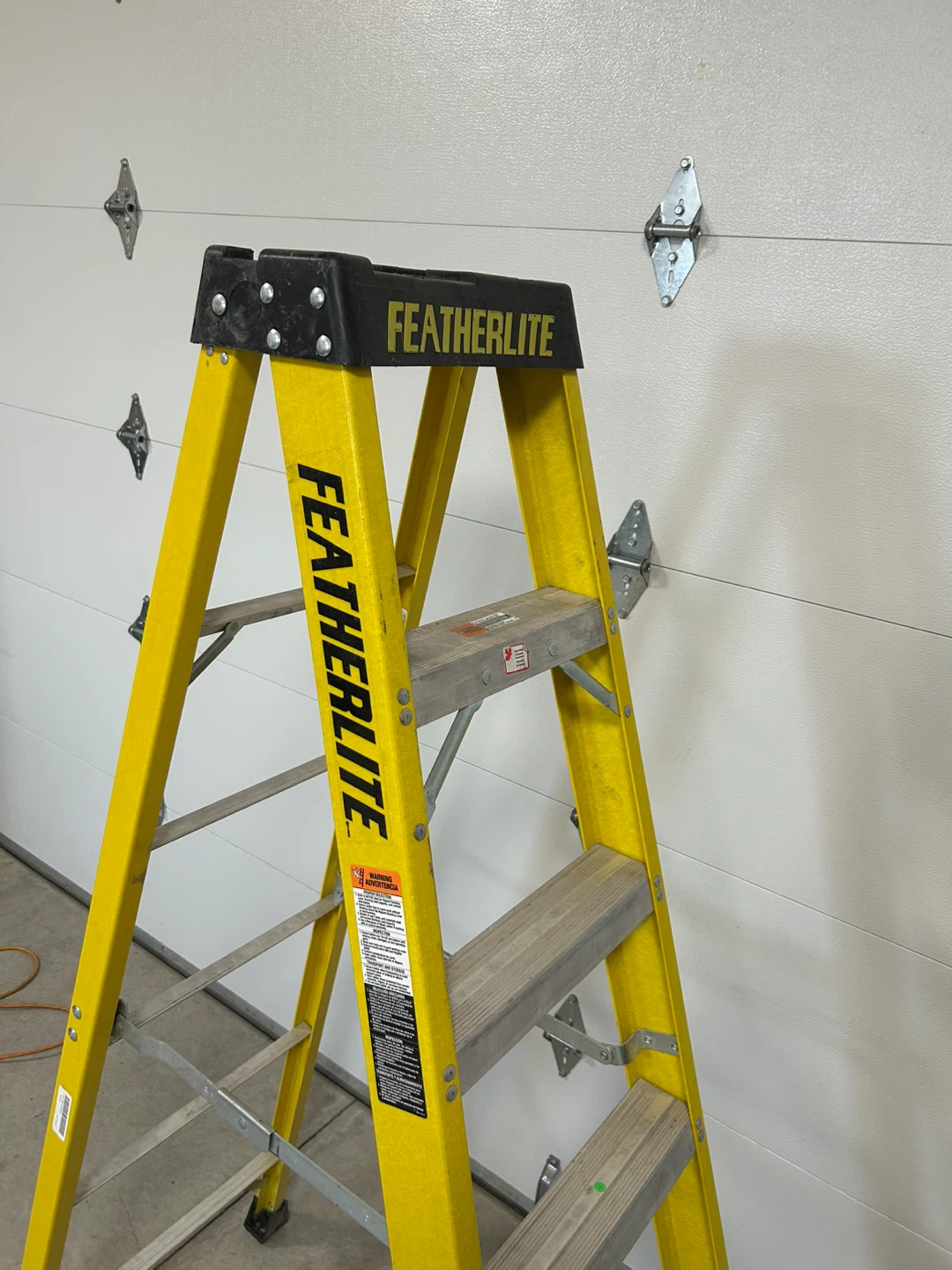 Featherlite FL-3010-06 6ft Fiberglass Stepladder - photo 3