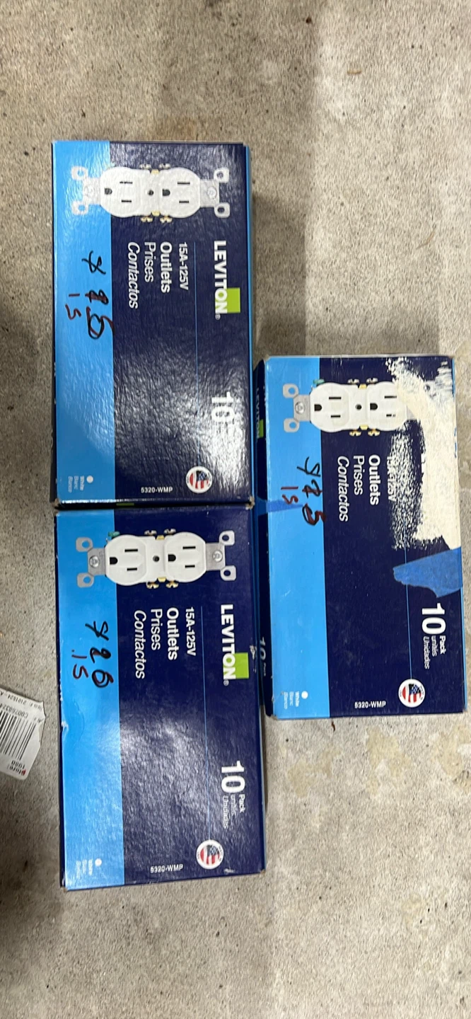 Leviton 15A-125V Outlets - 10 Pack