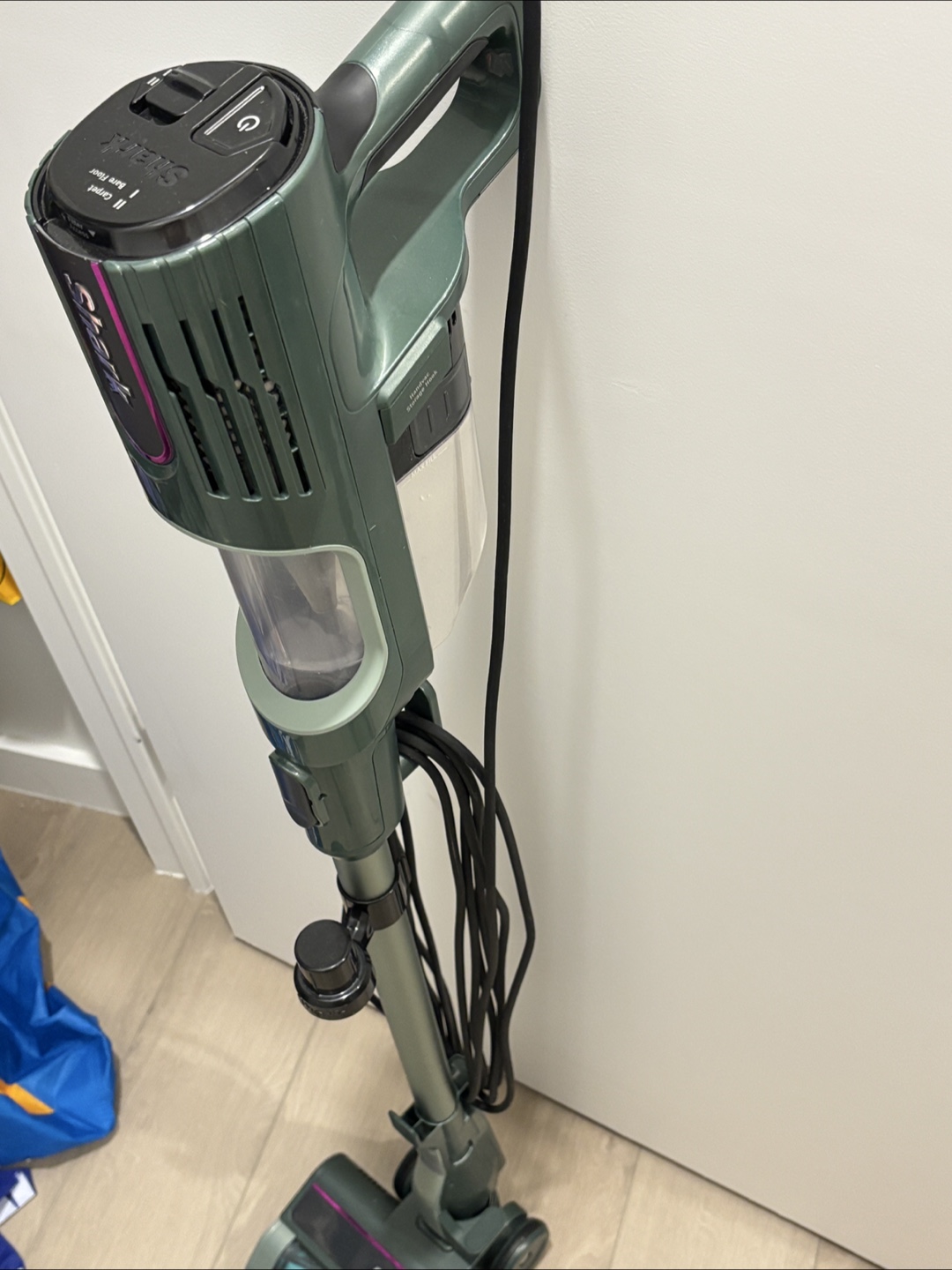 Shark Detect Ultralight Corded Stick Vacuum HZ752 - photo 2