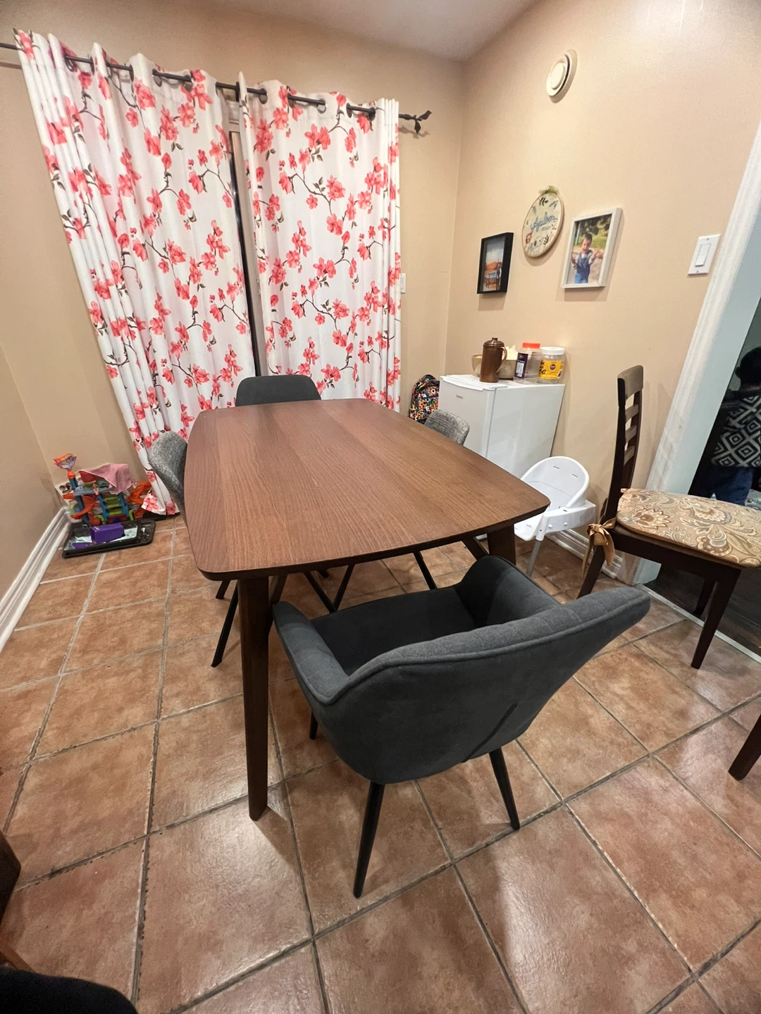 Mid-Century Modern Dining Table and Chairs Set - photo 2