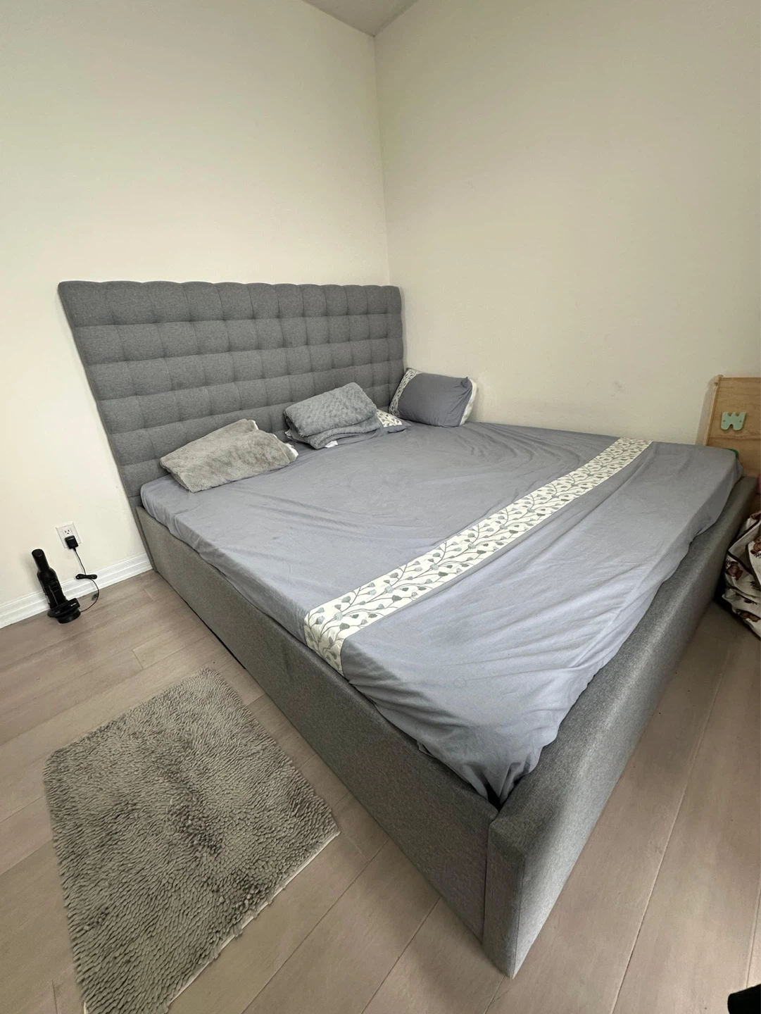 Grey Upholstered King Storage Bed Frame with Tufted Headboard