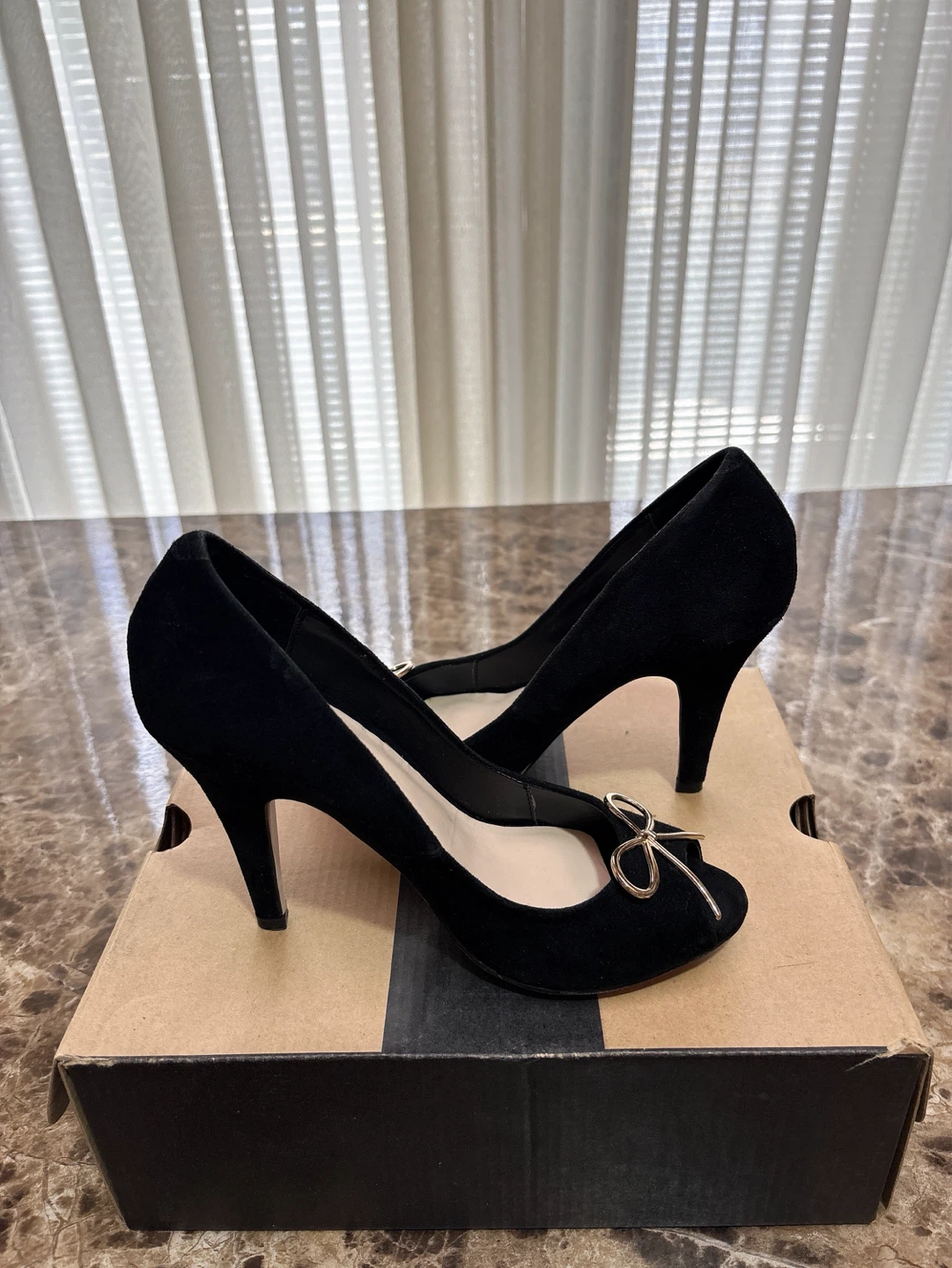 Le Château Black Suede Bow Heels Size 6