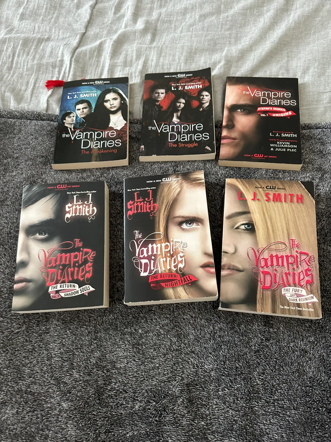 * Moving Sale * Vampire diaries books - photo 3