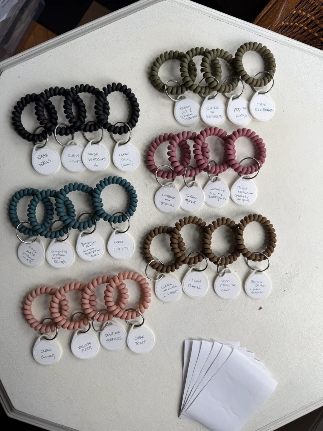 Stretchy wristband keychains - 24 pieces - photo 2