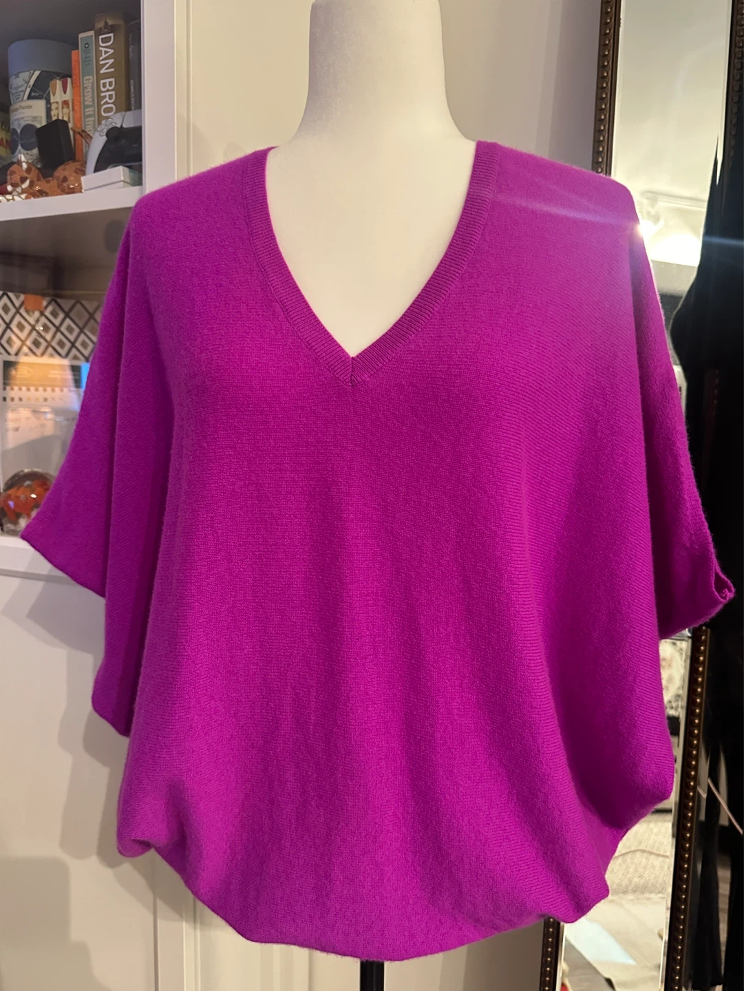 Kujten 100% Cashmere V-Neck Sweater - Magenta