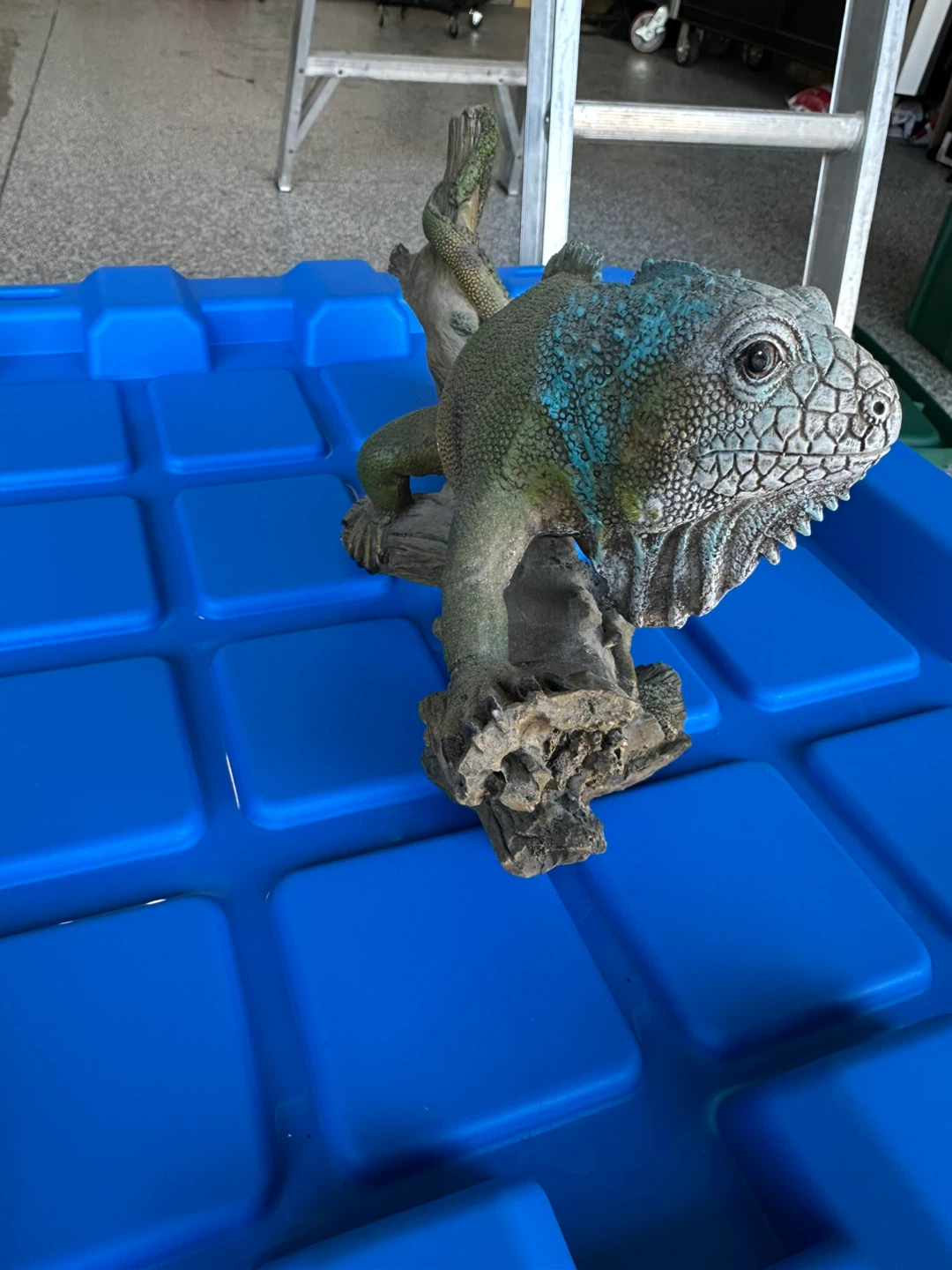 *Moving Sale* Iguana Figurine - photo 4