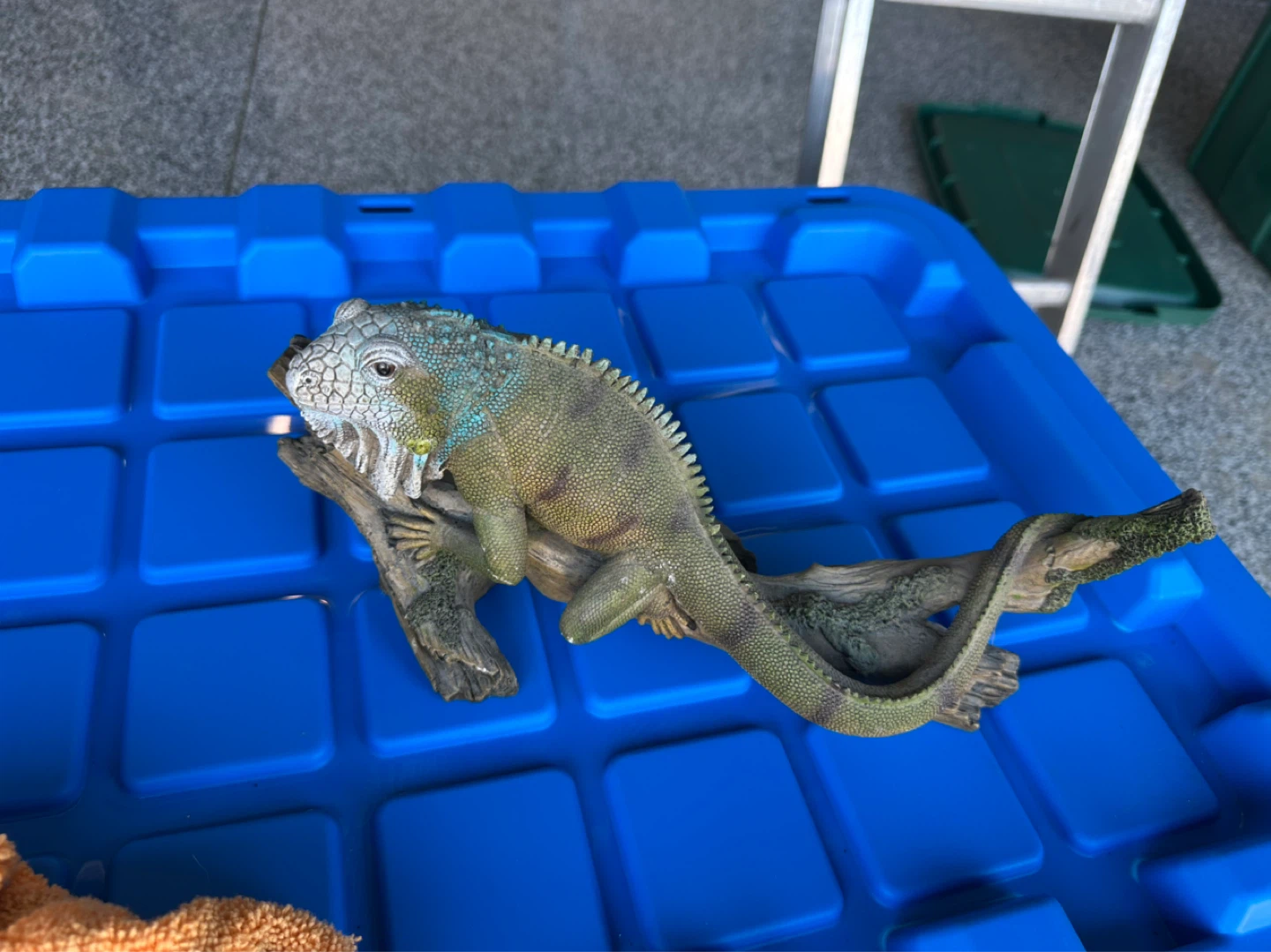 *Moving Sale* Iguana Figurine