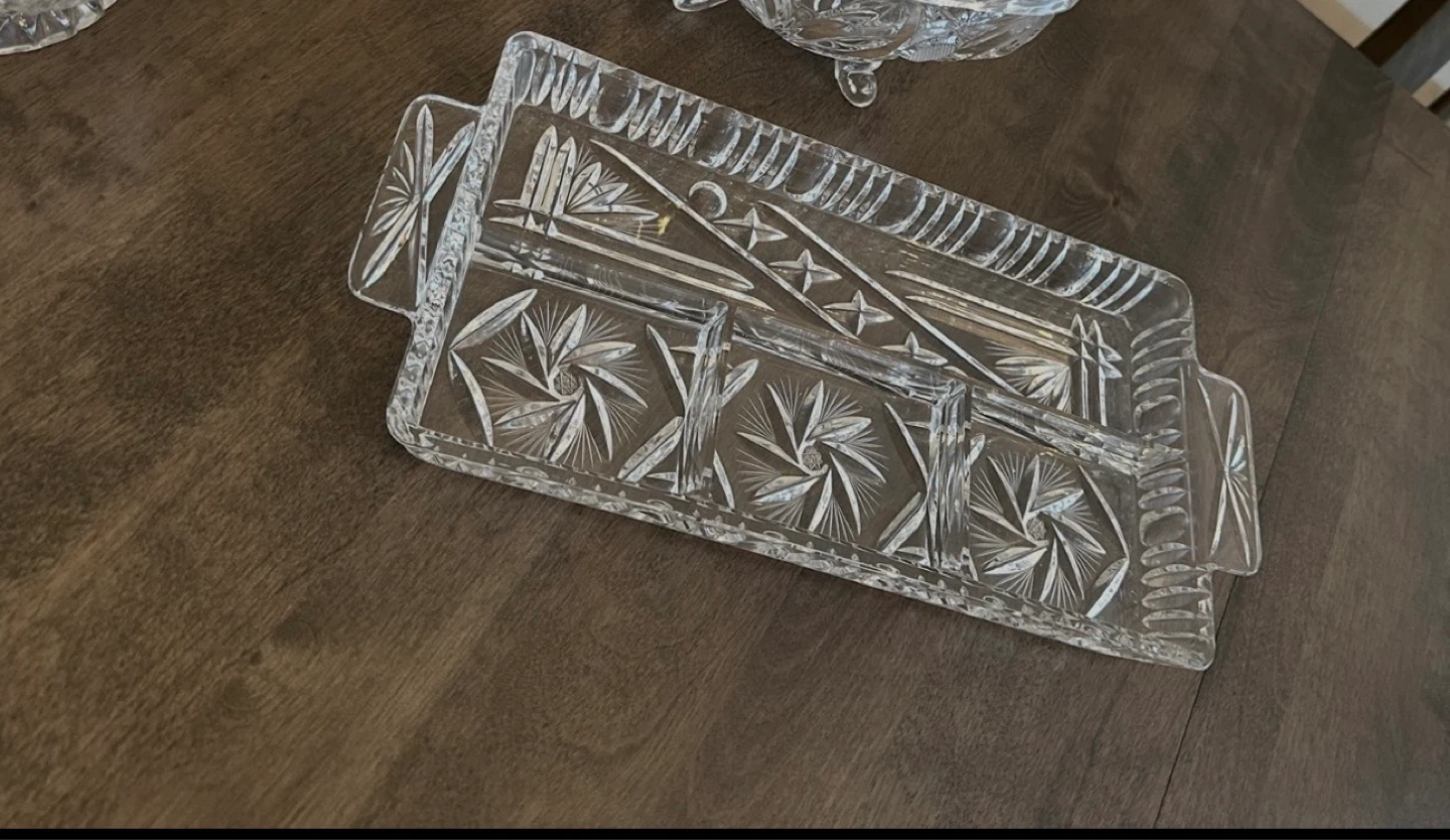 *Moving Sale* Pinwheel Crystal Pickle dish - photo 2