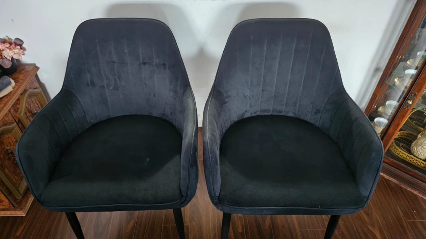 Set of 2 Black Velvet Accent Chairs - photo 3