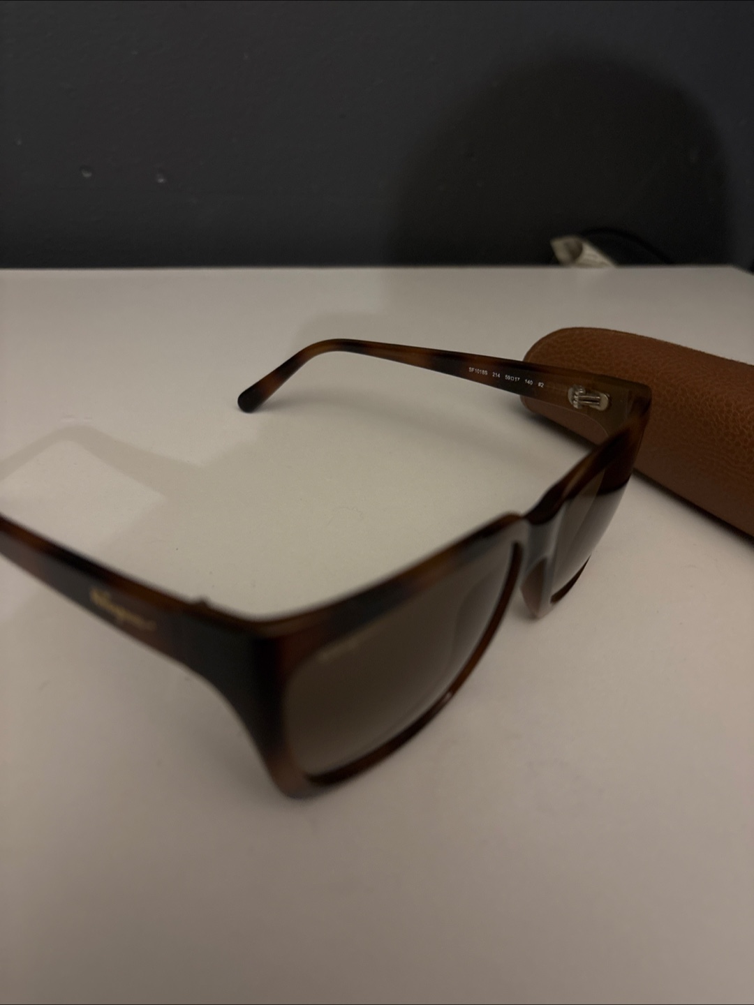 🌱Salvatore Ferragamo Tortoise Shell Sunglasses w/ Case - photo 4