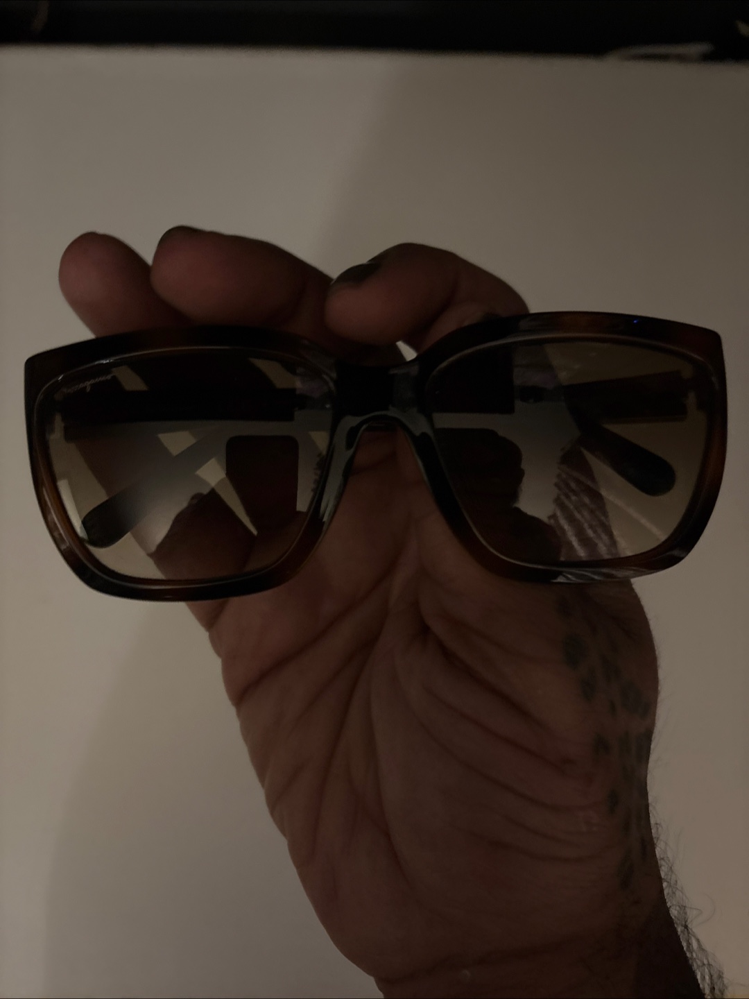 🌱Salvatore Ferragamo Tortoise Shell Sunglasses w/ Case - photo 2