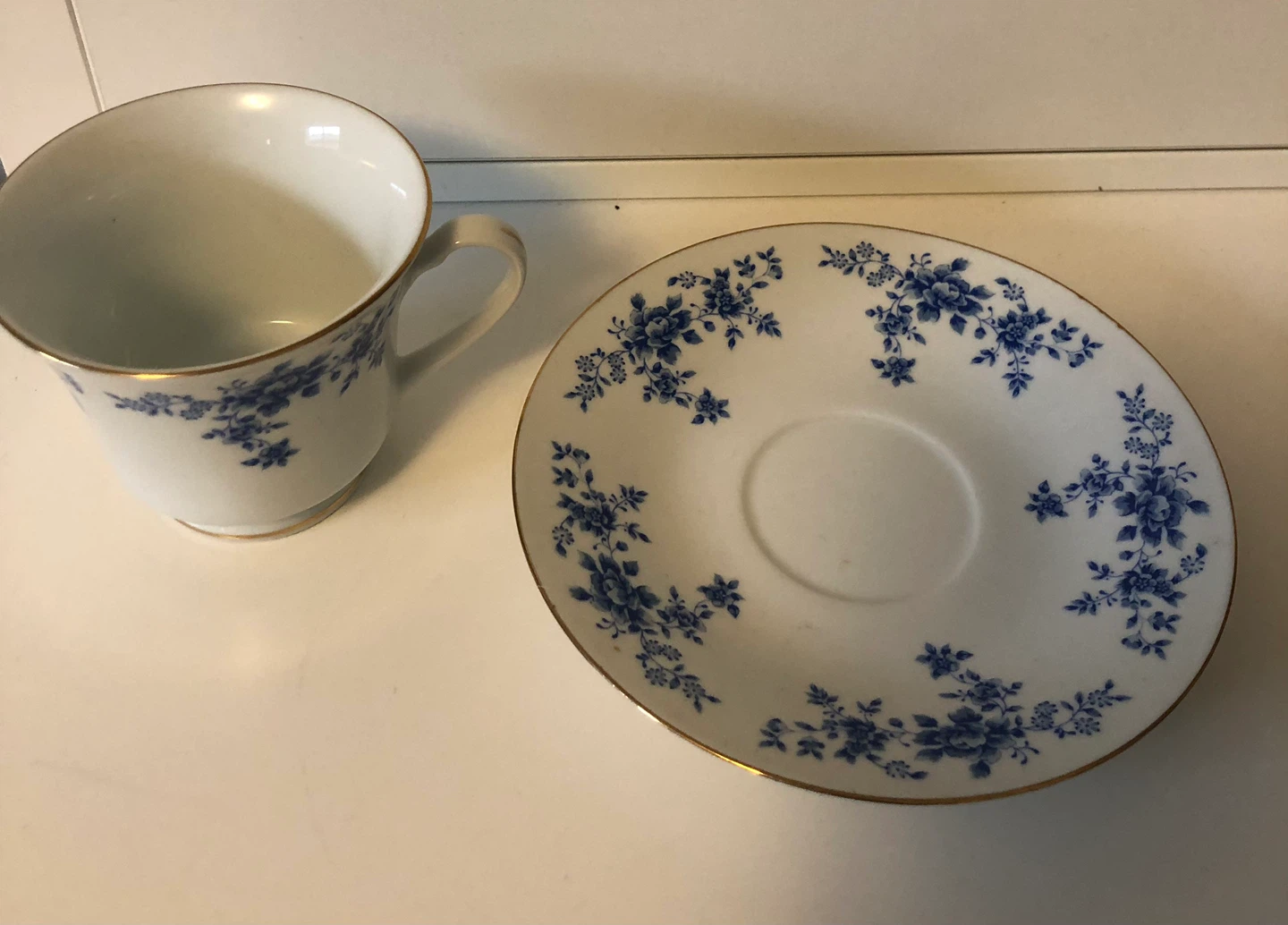 Fine China teacup and saucer - photo 2