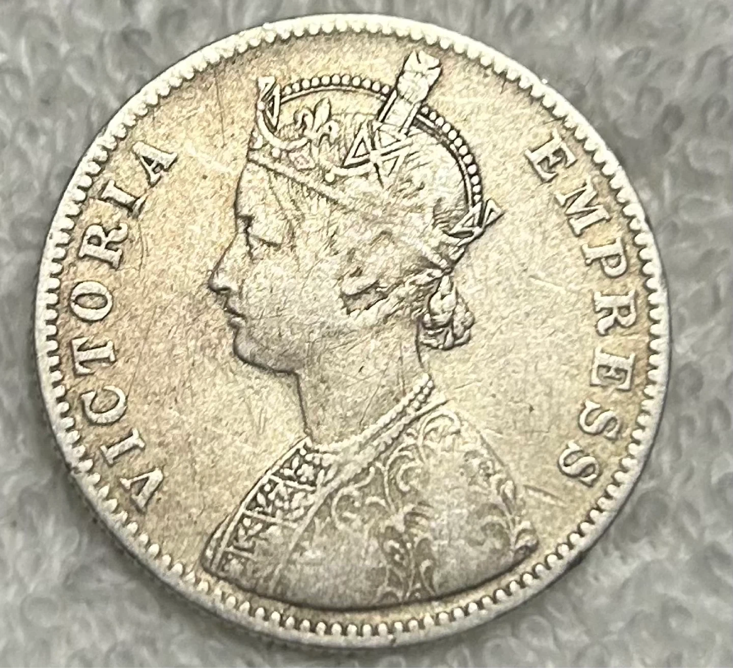 1882 India One Rupee Silver Coin - Victoria Empress - photo 2