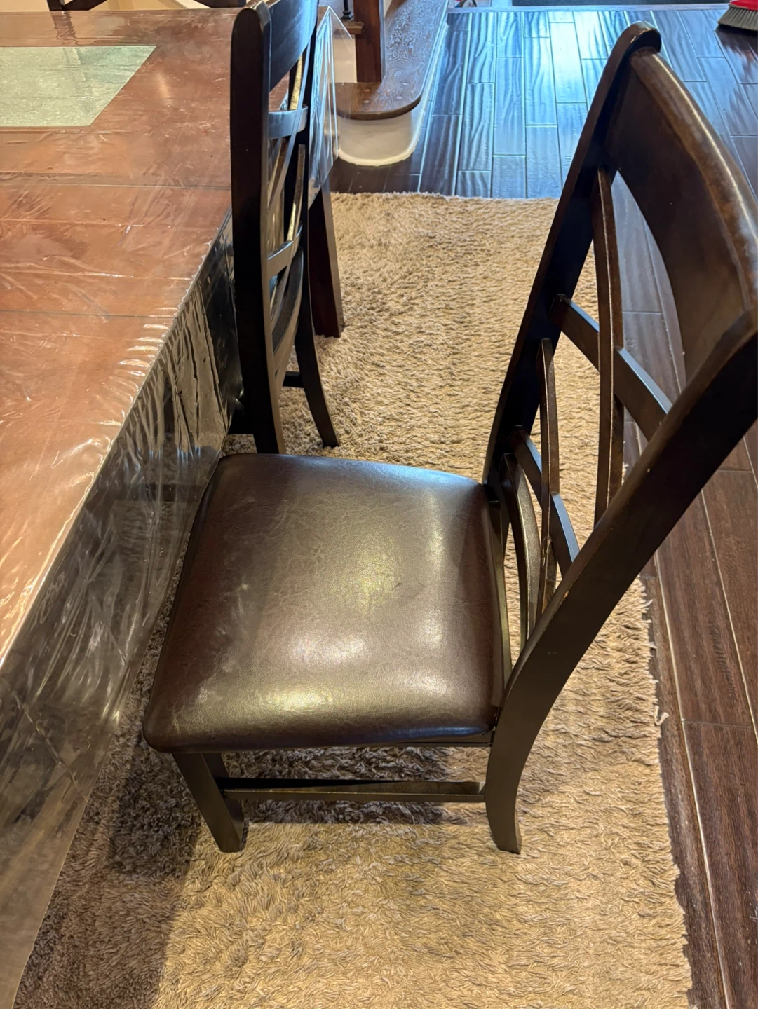 Dining Table and 6 Chairs Set with two mirrors