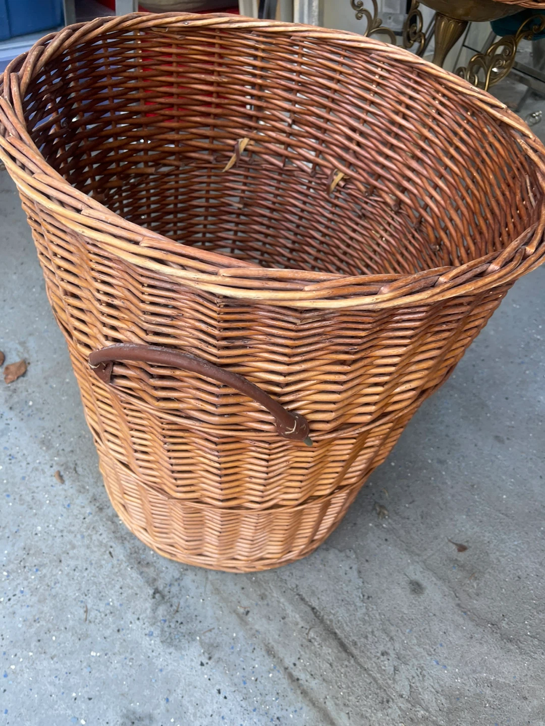 Wicker Laundry Hamper with Lid - photo 3