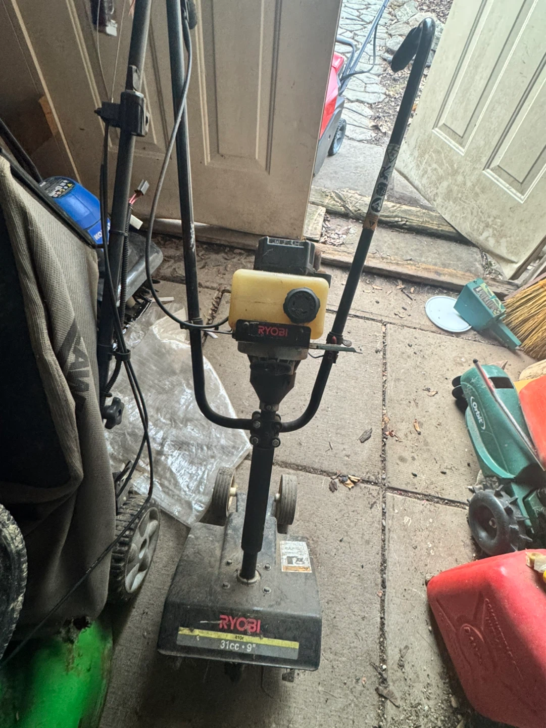 Ryobi 31cc 9" Tiller - photo 4