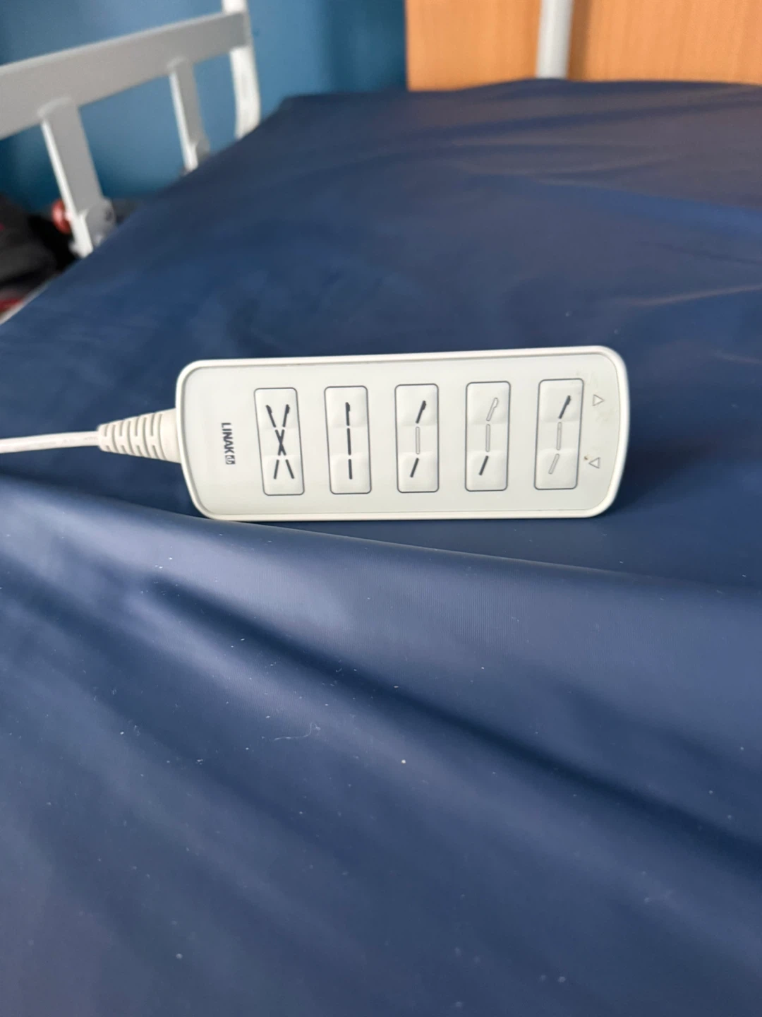 Bariatric Hospital Bed - only used 3 months - photo 5