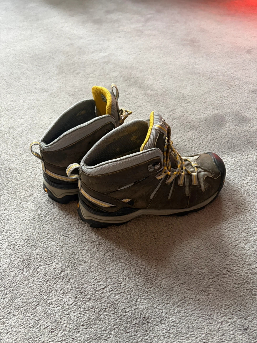 KEEN Hiking Boots Size 9.5 - photo 4