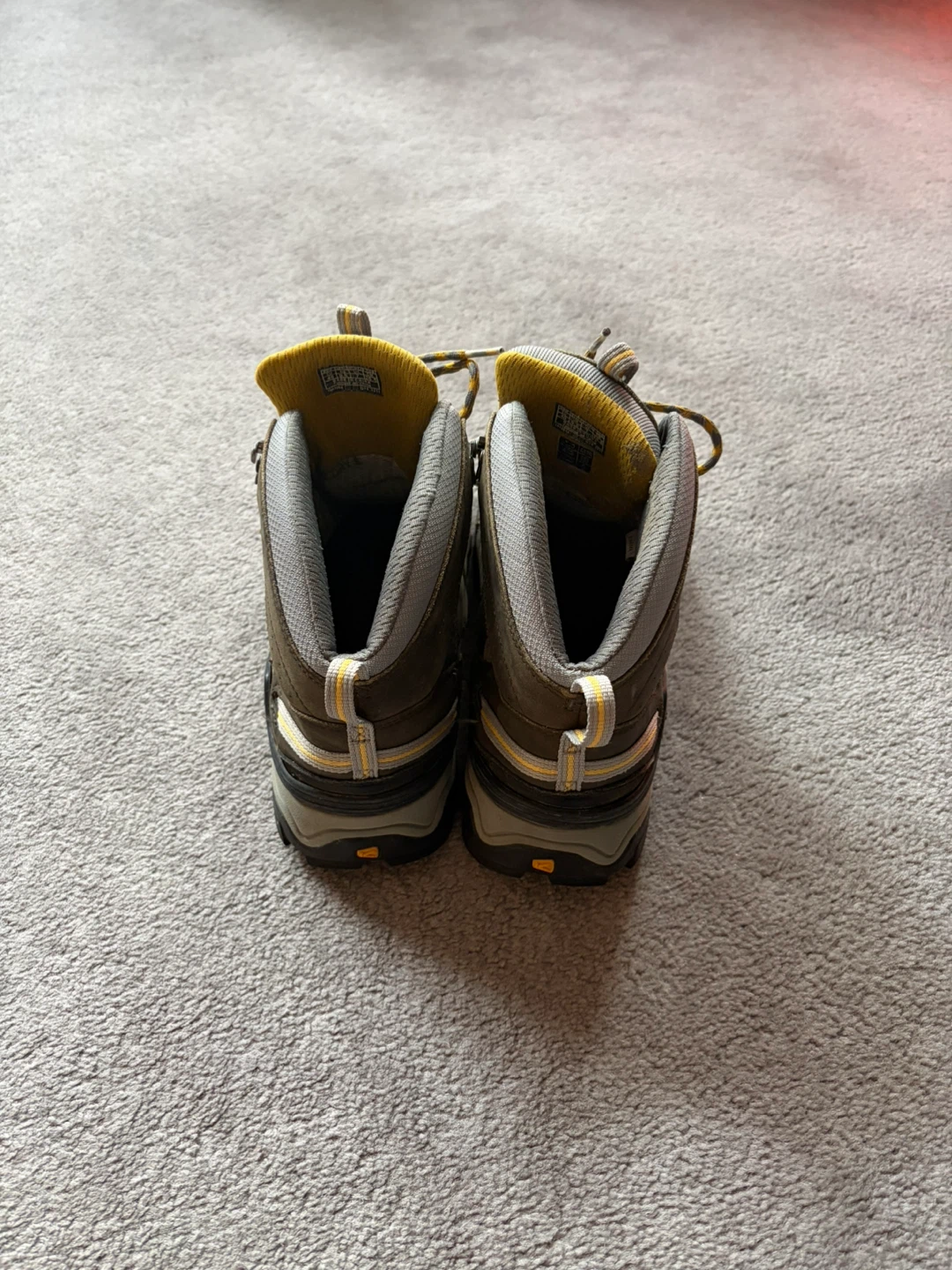 KEEN Hiking Boots Size 9.5 - photo 5