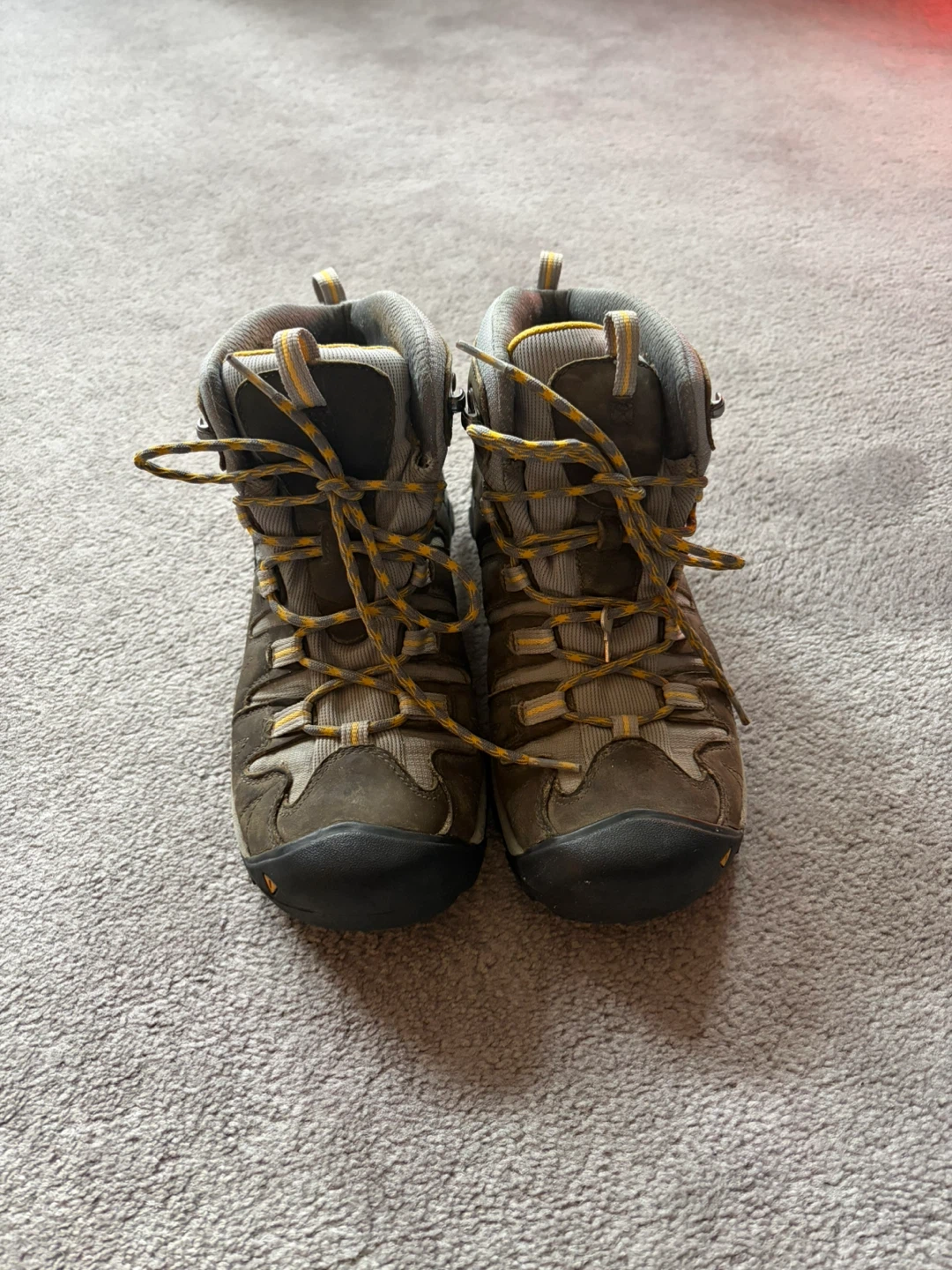 KEEN Hiking Boots Size 9.5 - photo 2