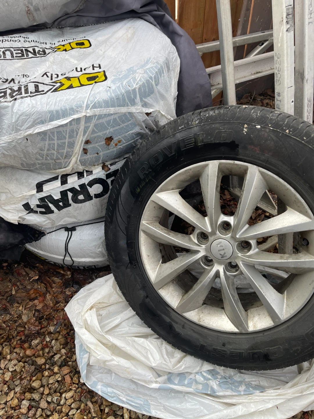Kia 235/65R17 Tire