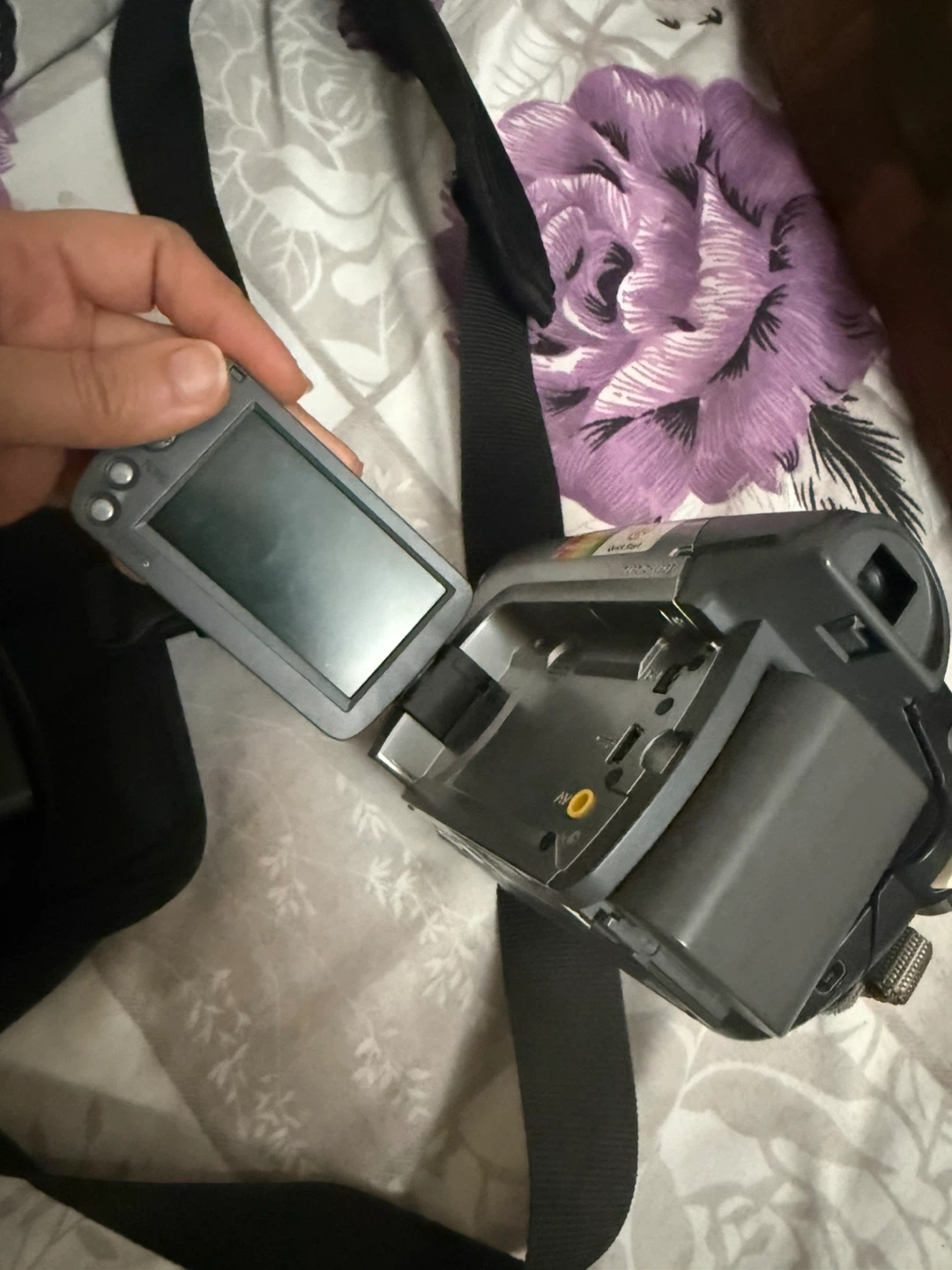 Canon MiniDV Camcorder MD255 with Charger and Bag - photo 2