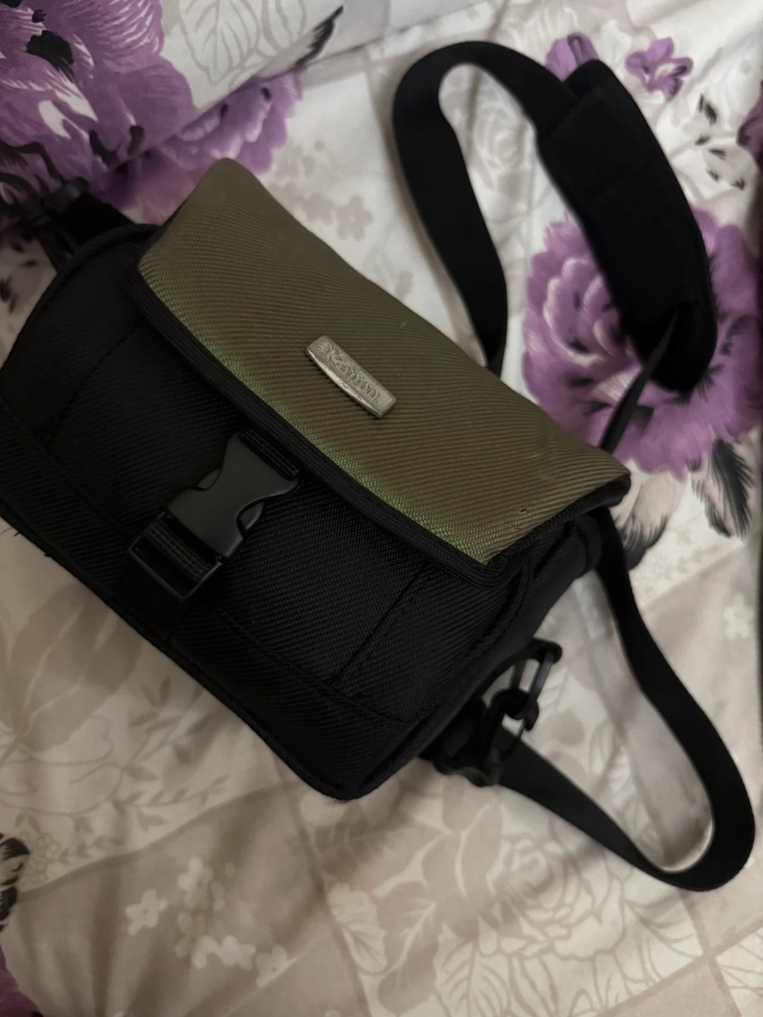 Canon MiniDV Camcorder MD255 with Charger and Bag - photo 3
