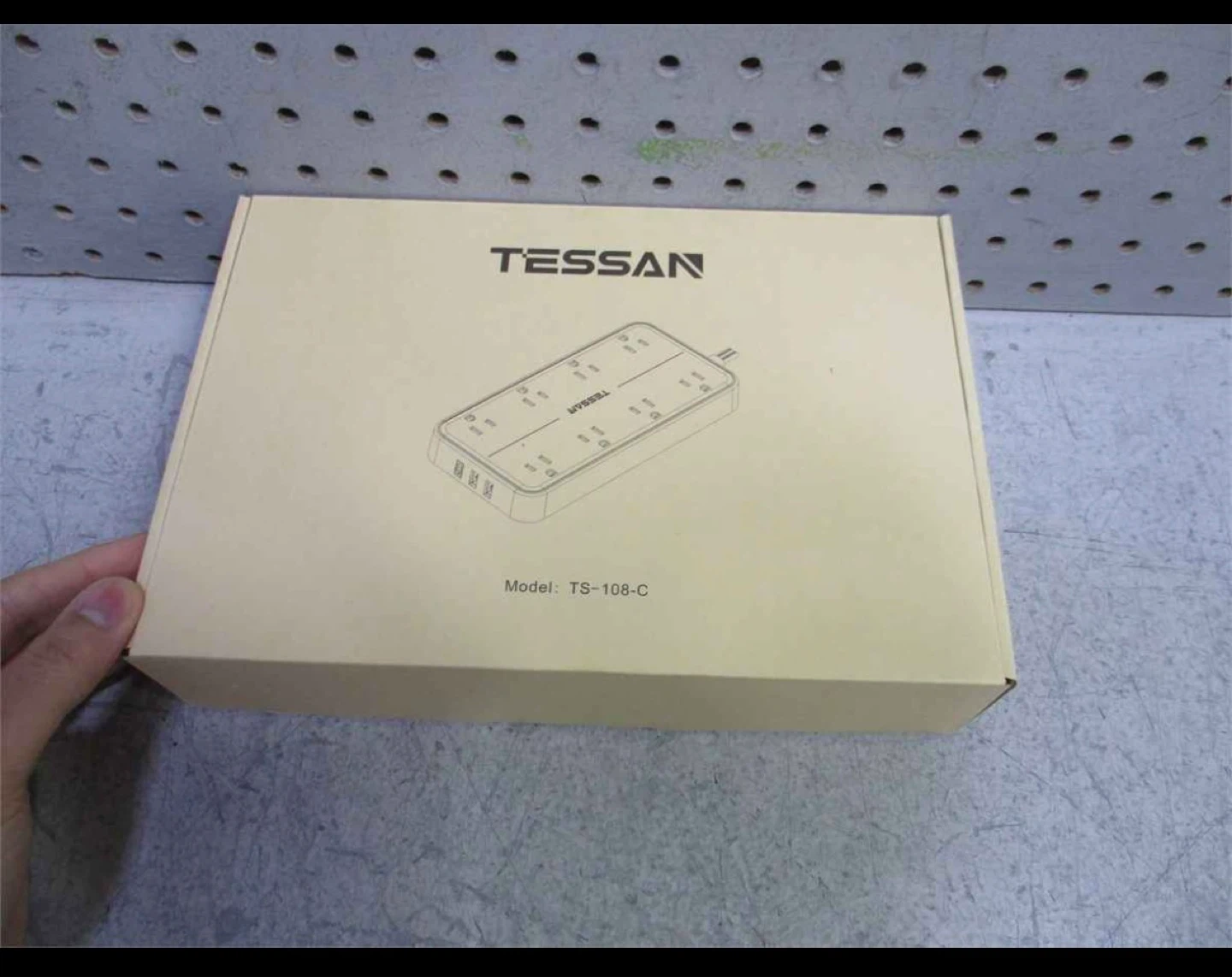 TESSAN Power Strip with 3 USB Ports and 6 AC Outlets - photo 3