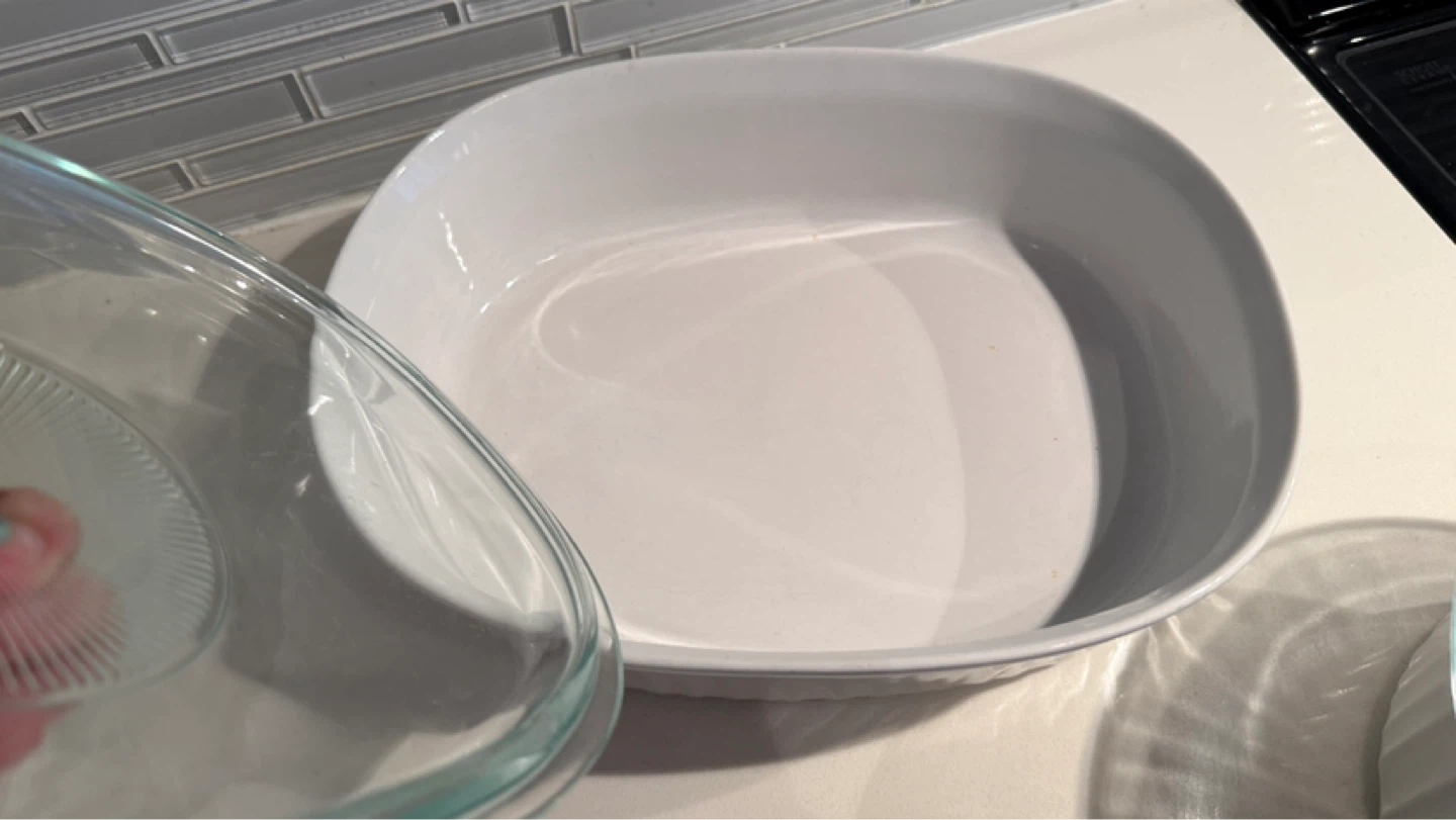 Pyrex White Ceramic Casserole Dish with Glass Lid - photo 2