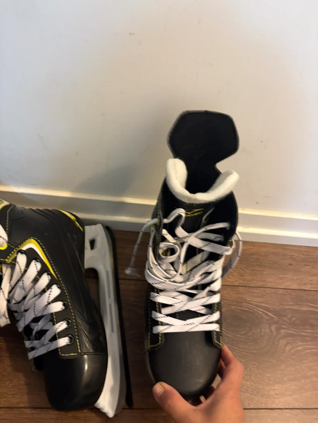 Vicko Hockey Skates, Helmet & Pads - US Size 9 - photo 4